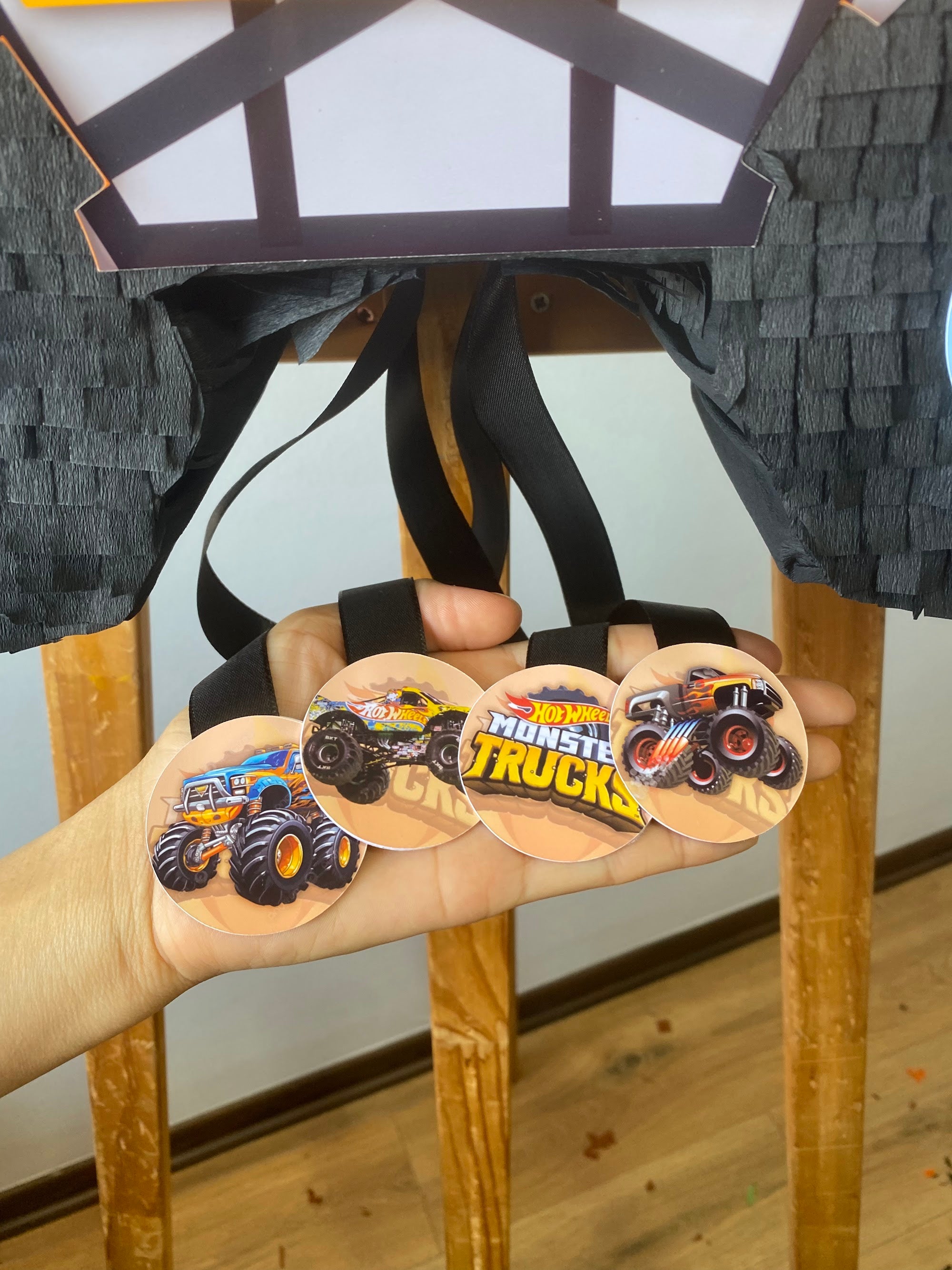 PIÑATA MONSTER TRUCK 40CM PREMIUM