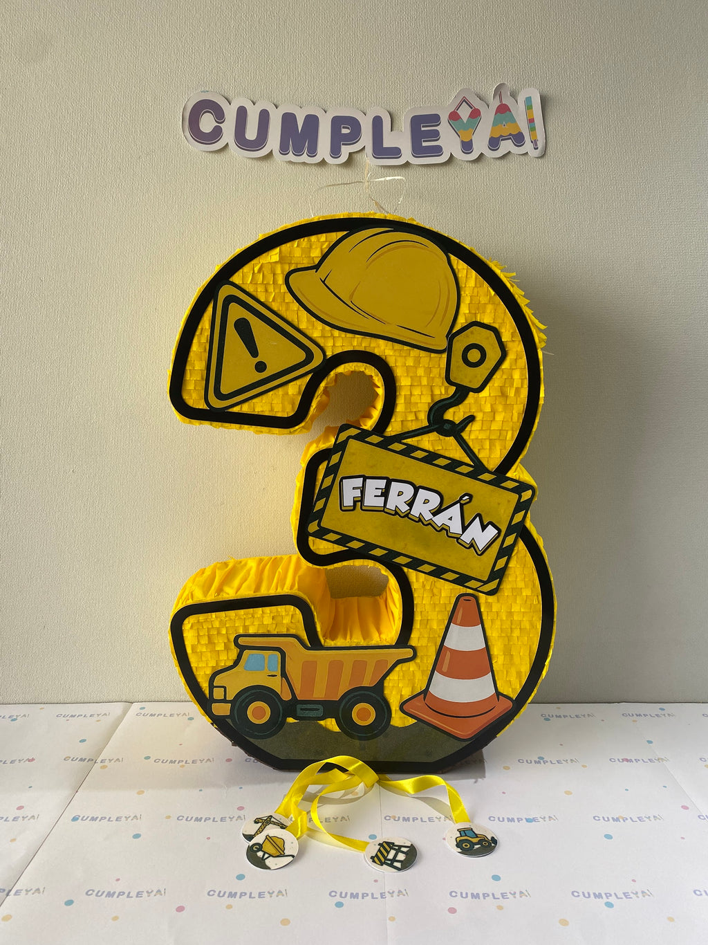 PIÑATA NUMERO 3 CAMIONES DE CONSTRUCCIÓN 60CM PREMIUM