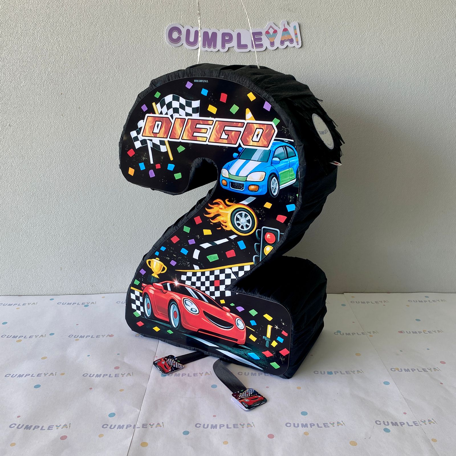 PIÑATA 40 CM PIÑATA NUMERO 2 DE AUTOS