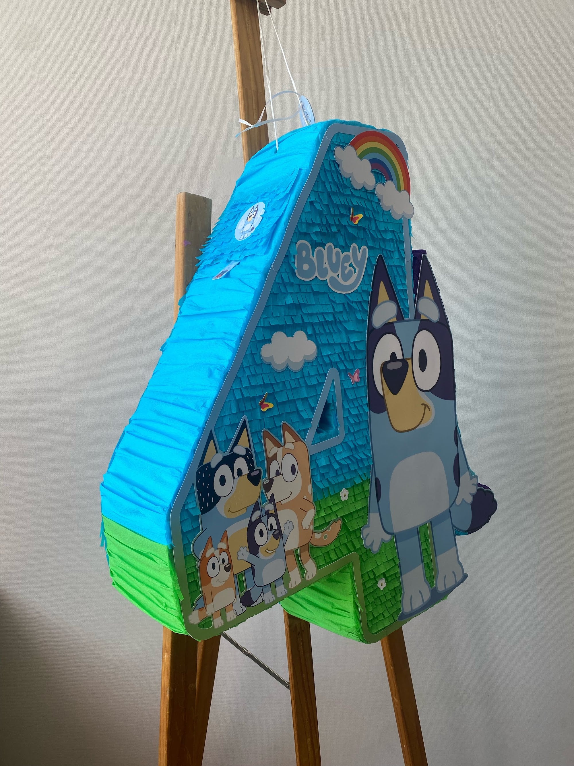 PIÑATA NÚMERO 4 DE BLUEY 60CM PREMIUM