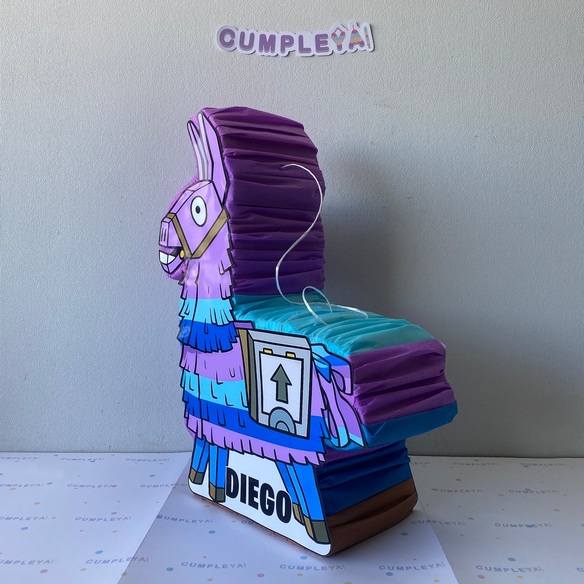 PIÑATA 40 CM LLAMA DE FORTNITE