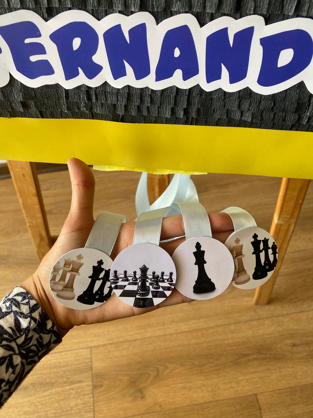 PIÑATA REY DE AJEDREZ 60CM PREMIUM