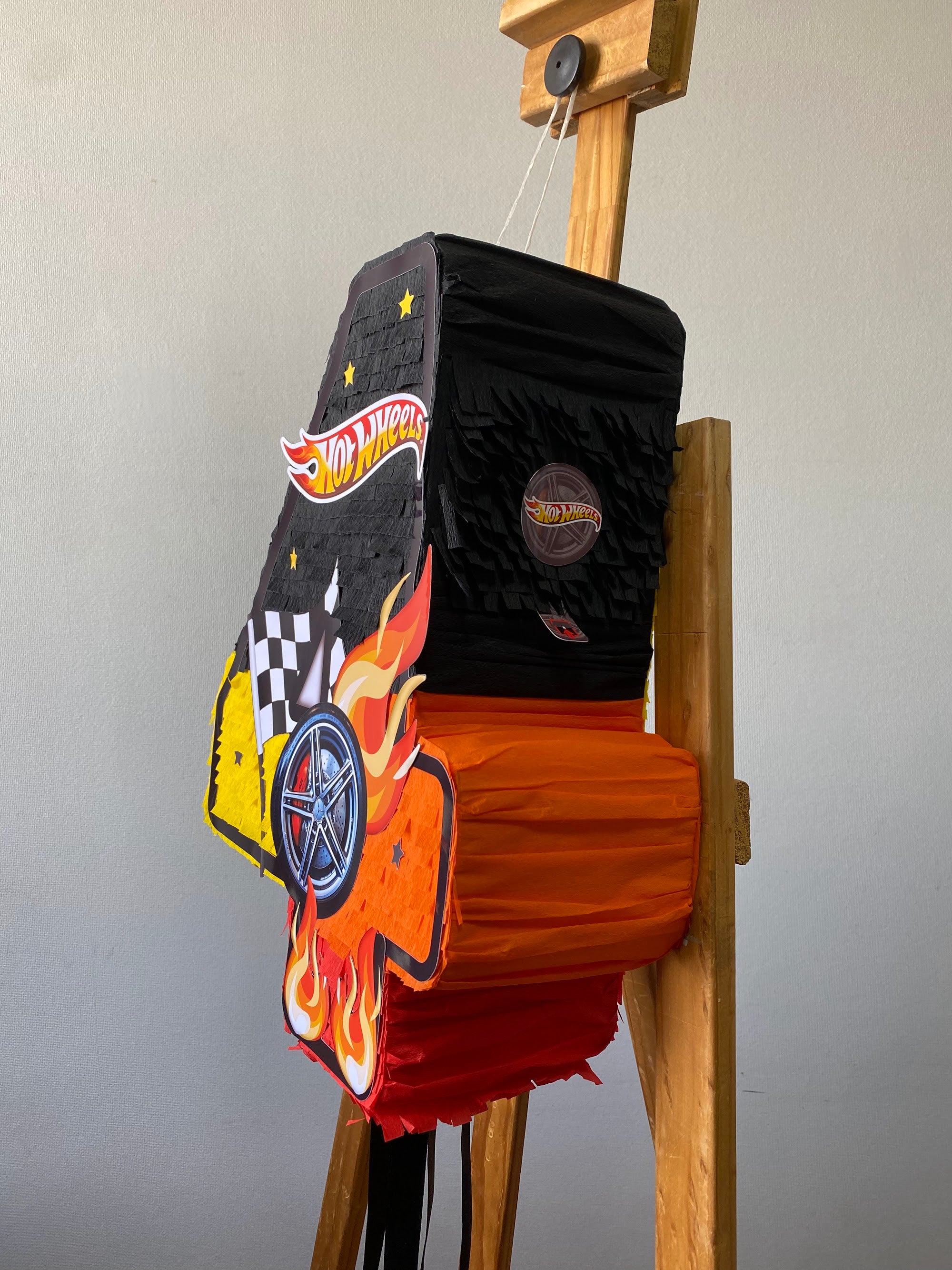 PIÑATA NUMERO 4 HOT WHEELS 40CM PREMIUM