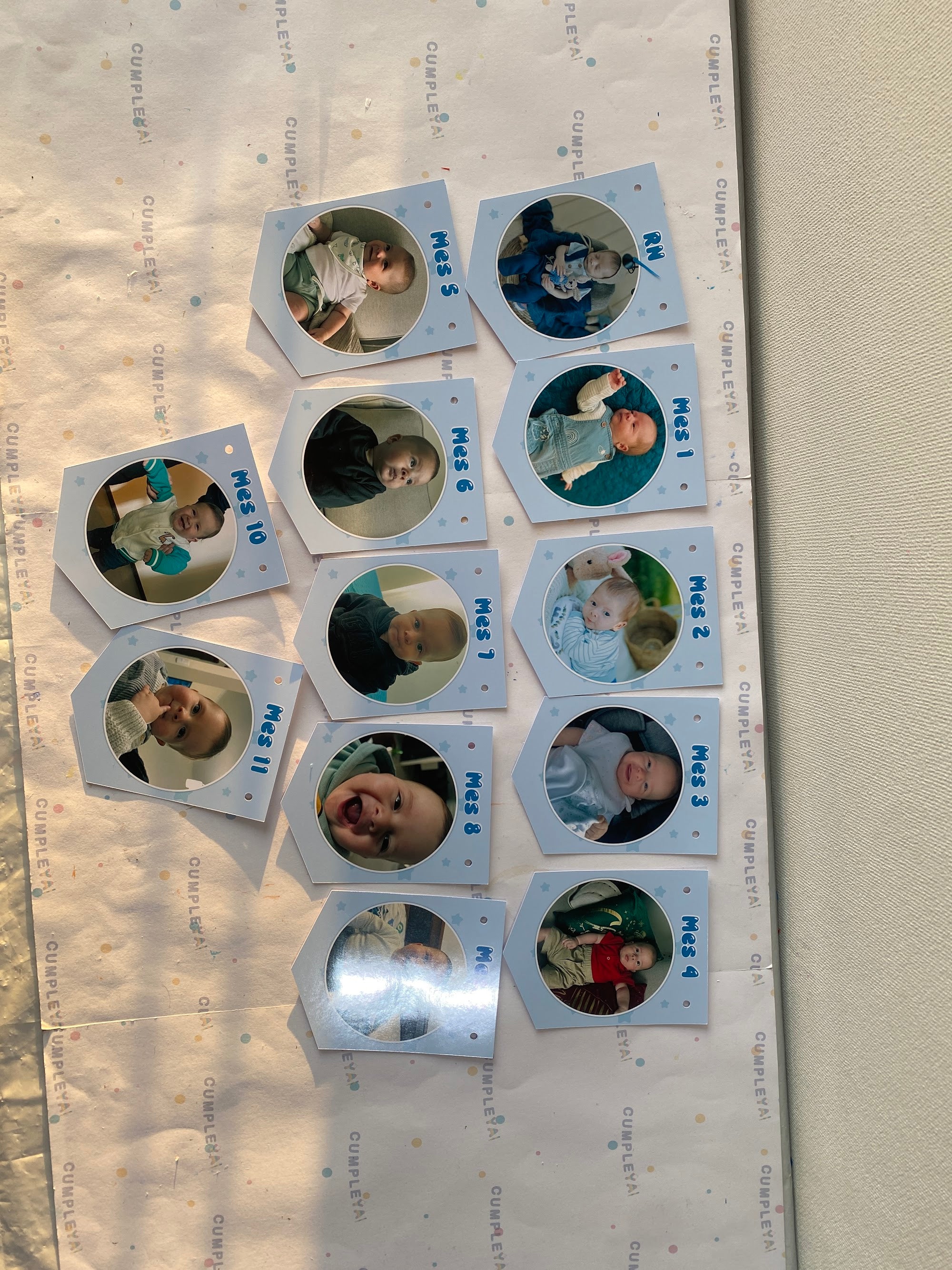 BANDERIN CELESTE DE FOTOGRAFÍA 12 MESES 11X14CM