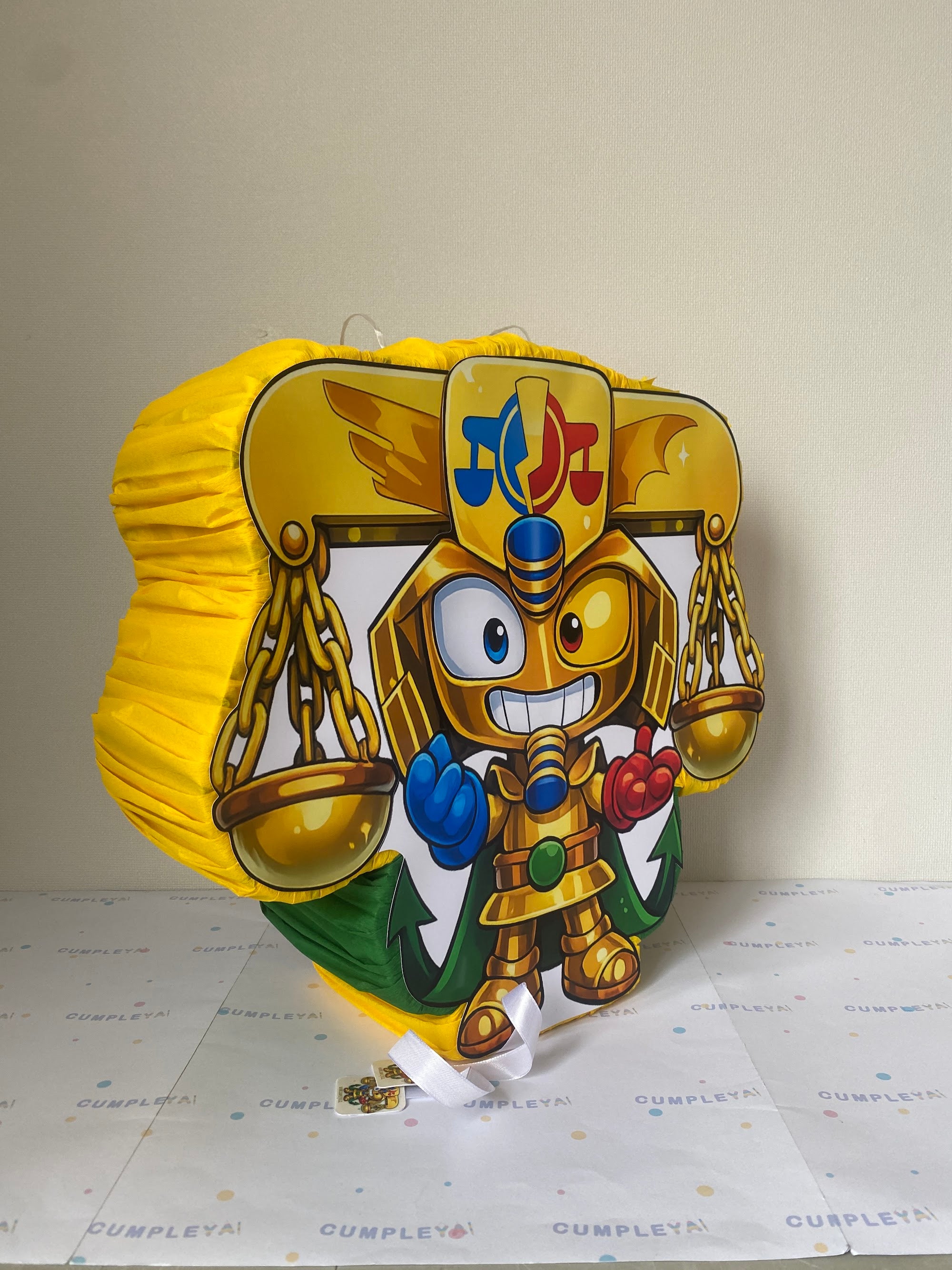PIÑATA 40 CM EQUILIBRA SUPERTHINGS