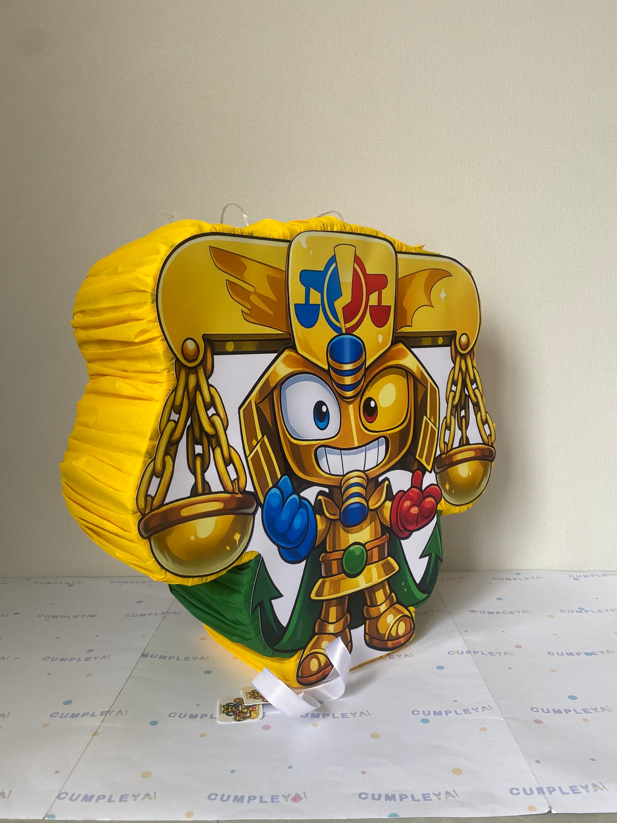 PIÑATA 40 CM EQUILIBRA SUPERTHINGS