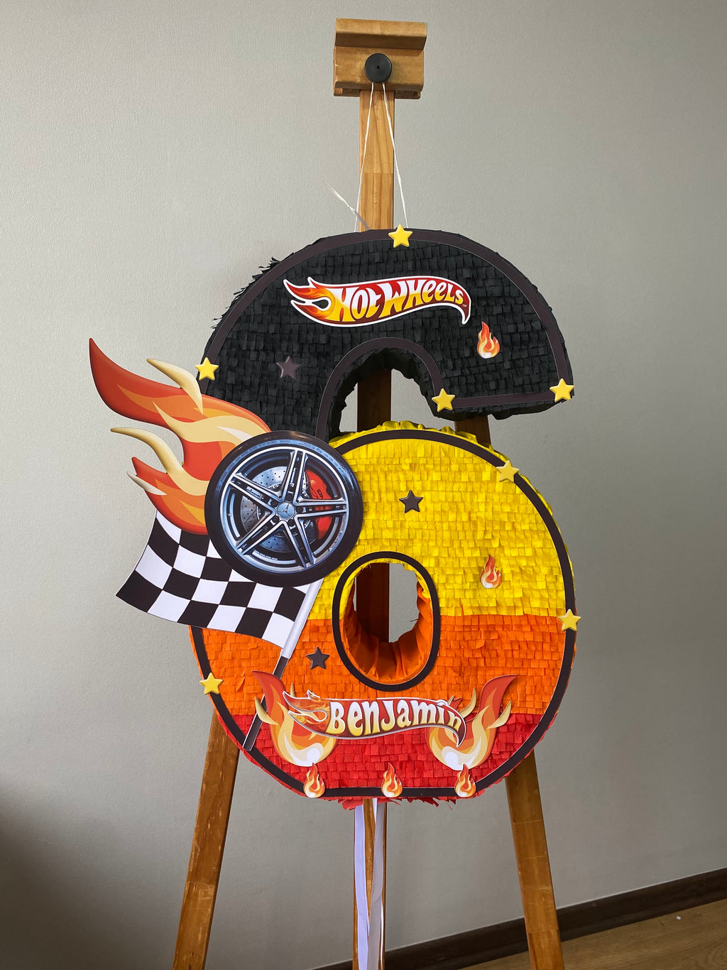 PIÑATA NÚMERO 6 HOT WHEELS 60CM PREMIUM