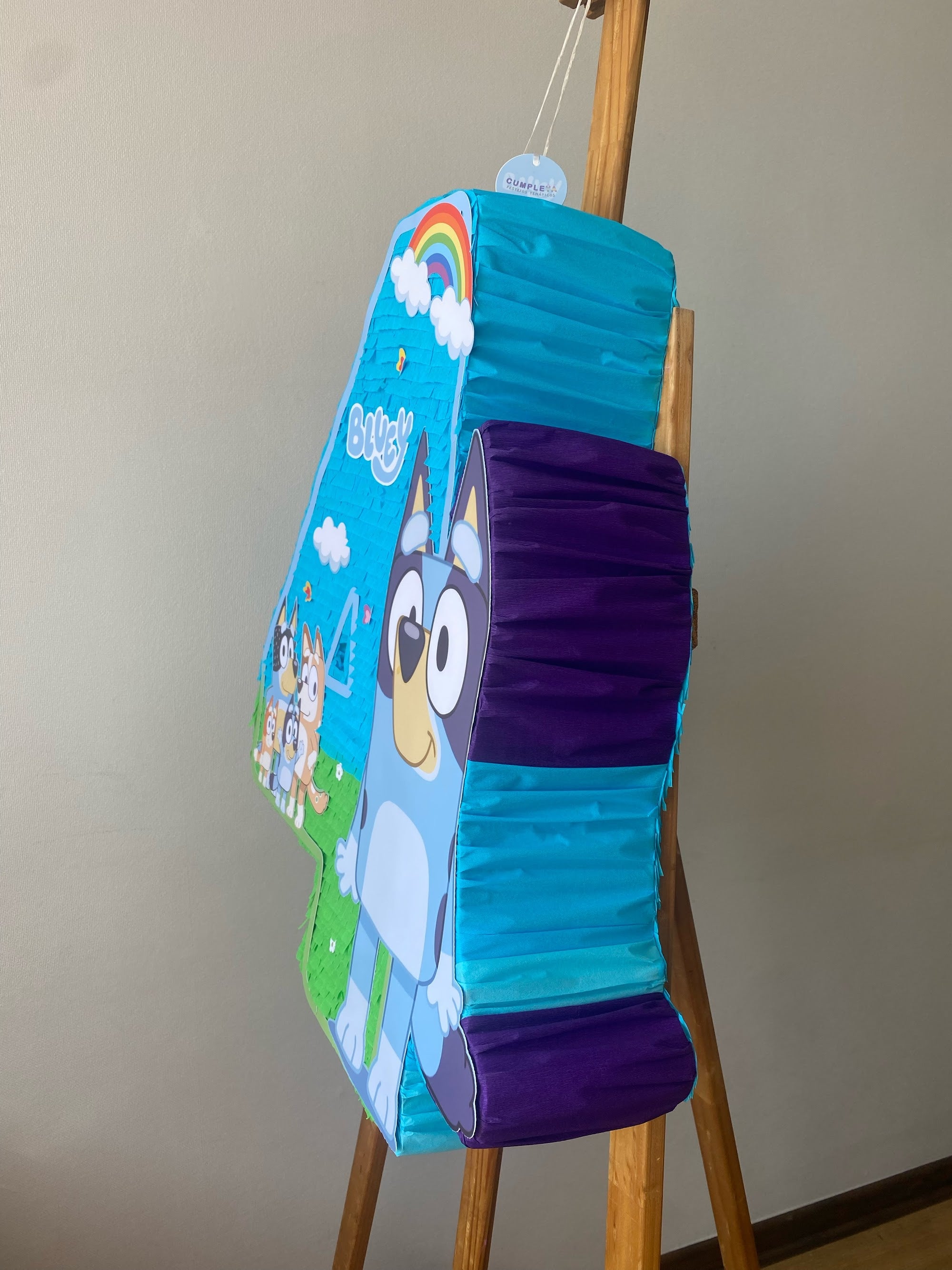 PIÑATA NÚMERO 4 DE BLUEY 60CM PREMIUM