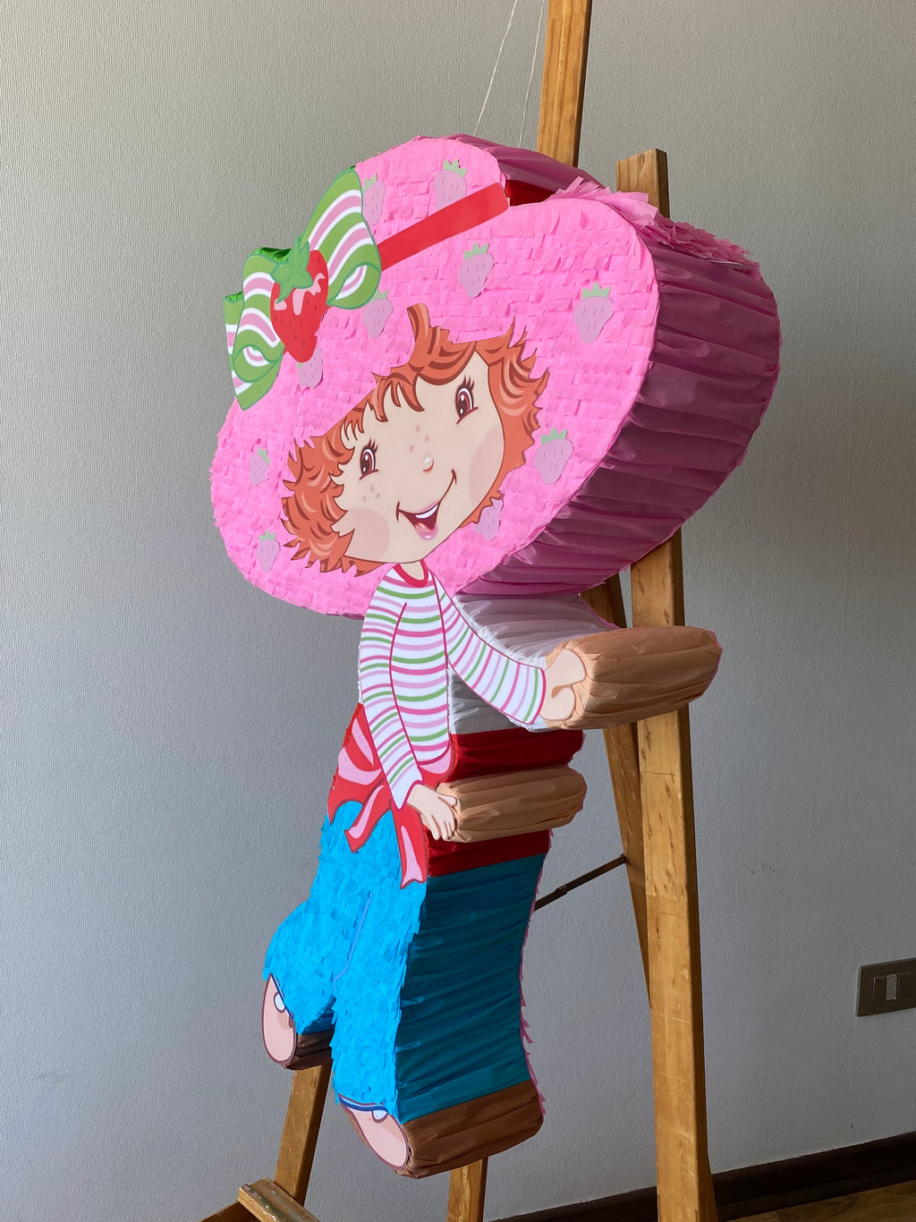 PIÑATA FRESITA 60CM PREMIUM