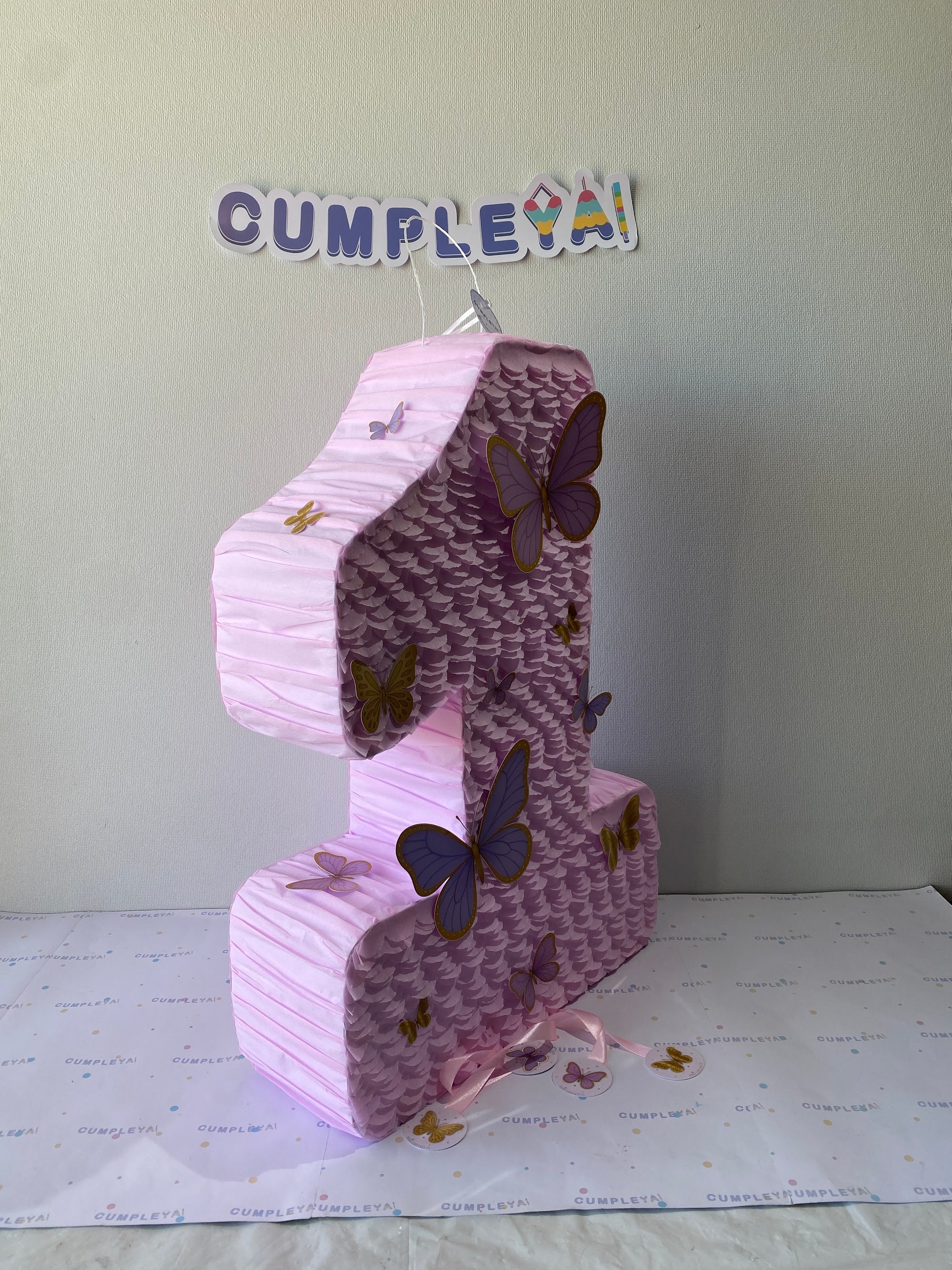 PIÑATA NUMERO 1 CON MARIPOSAS 60CM PREMIUM