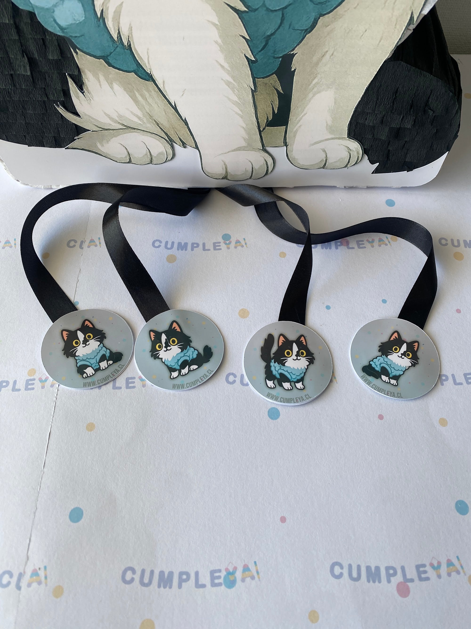 PIÑATA GATICA BLANCO Y NEGRA 40CM PREMIUM