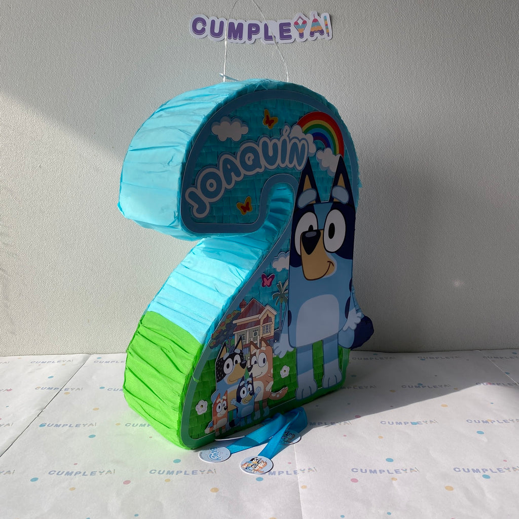 PIÑATA NUMERO 2 CON BLUEY 40CM PREMIUM