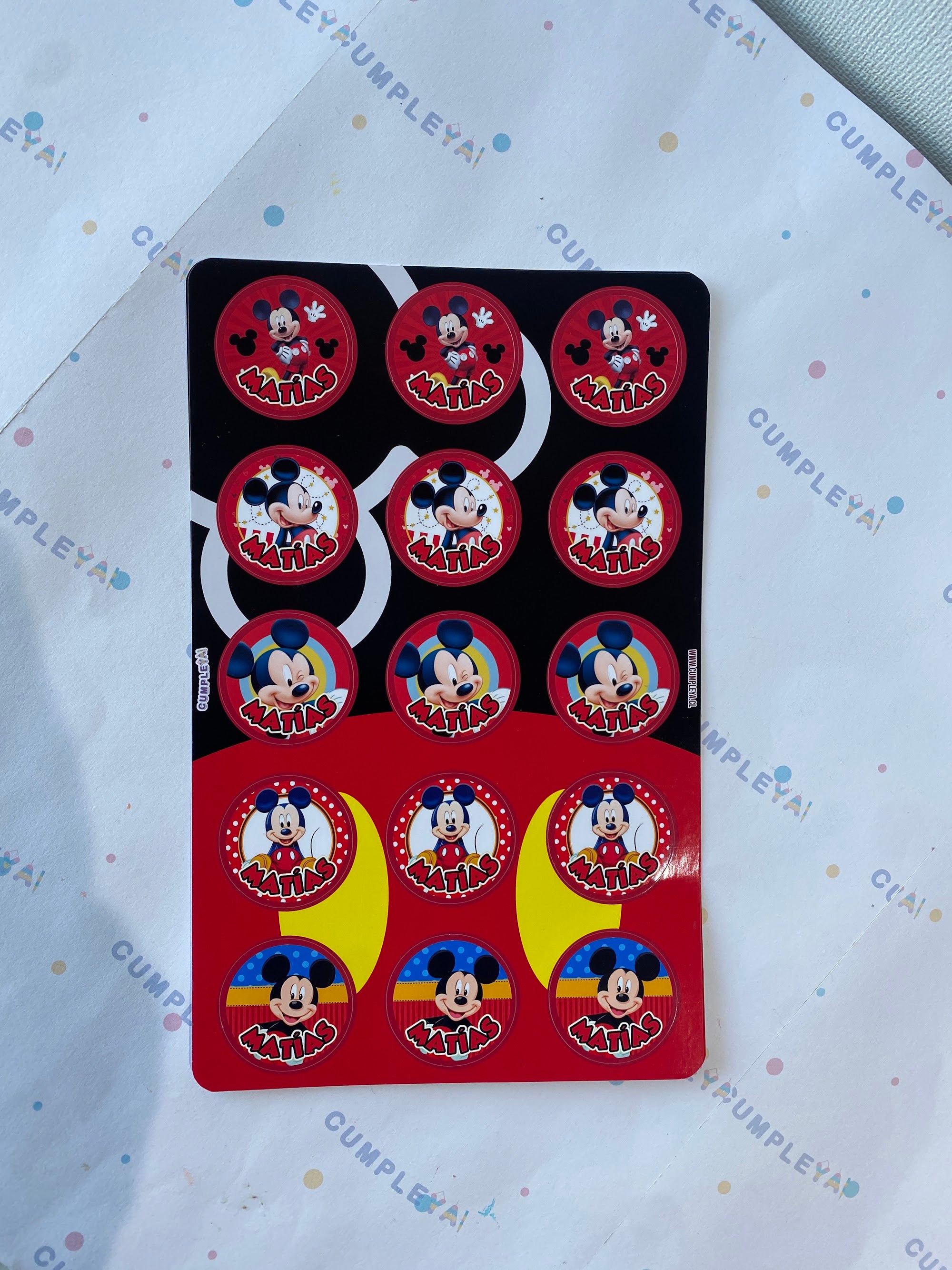 30 STICKER CIRCULARES 5 X 5 CM MICKEY MOUSE
