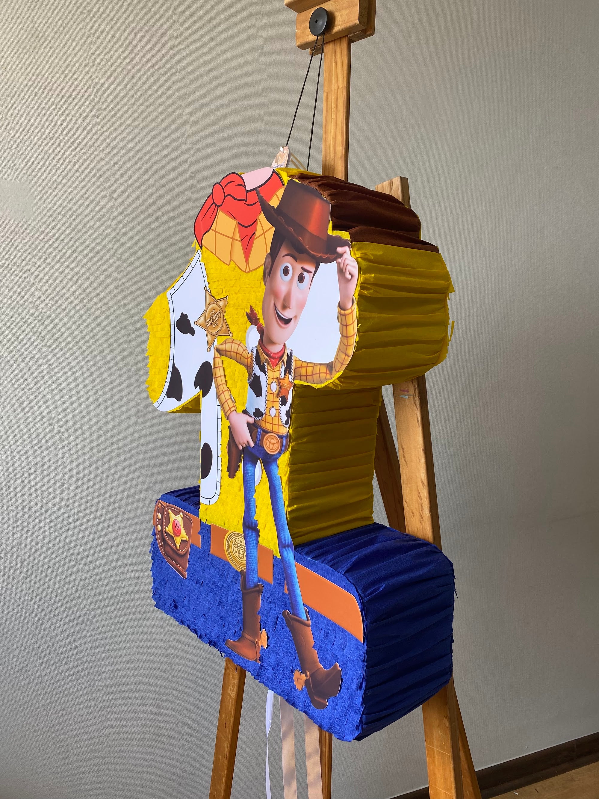 PIÑATA NUMERO 1 DE WOODY 60CM PREMIUM