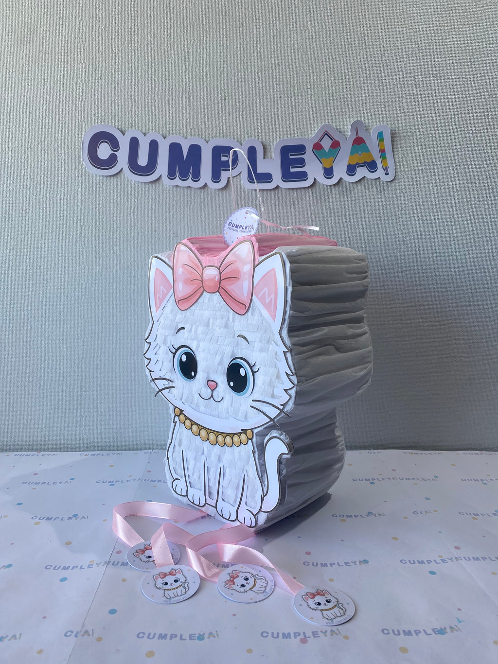 PIÑATA GATITA BLANCA 40CM PREMIUM