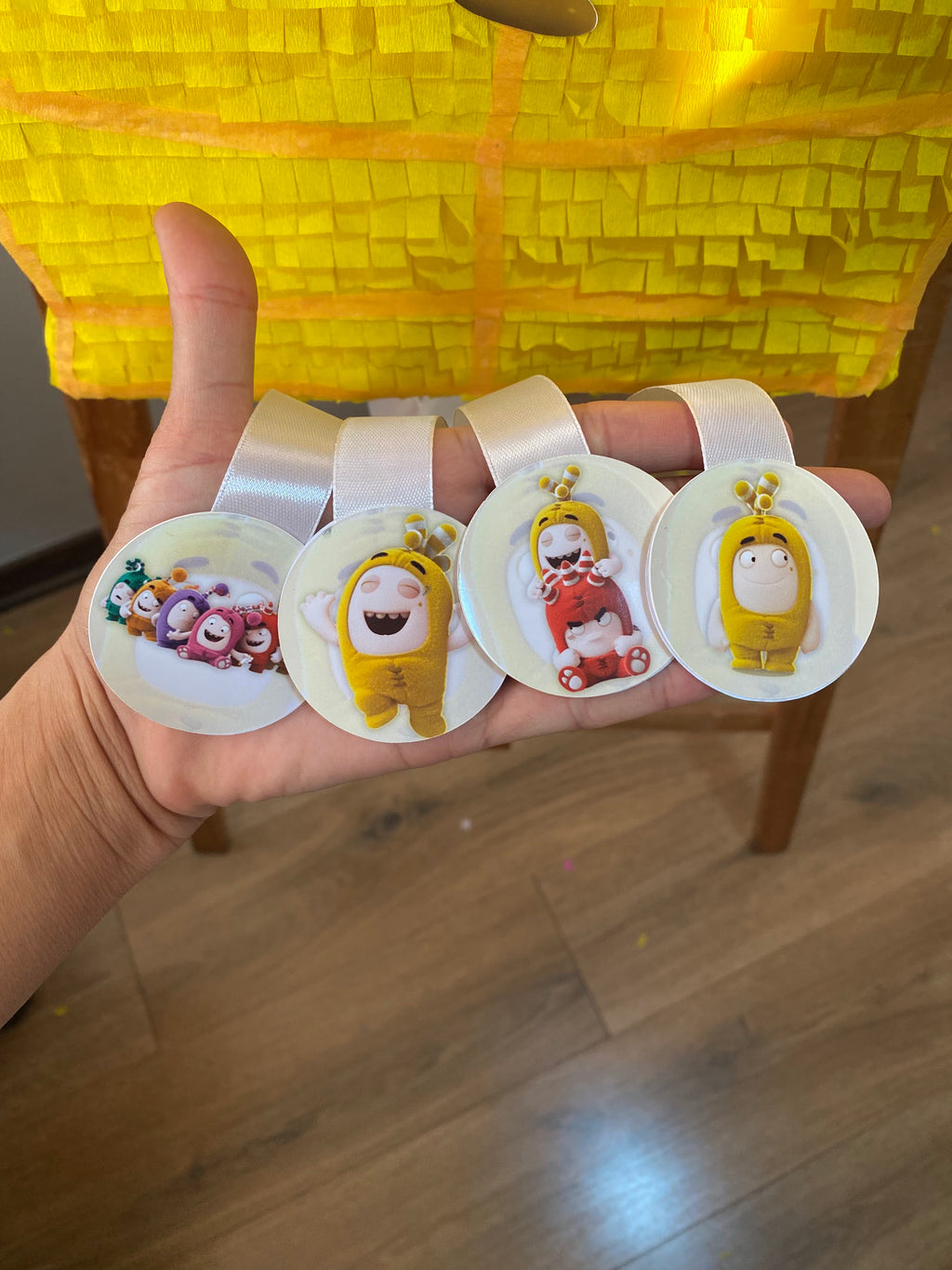 PIÑATA ODDBODS 60CM PREMIUM