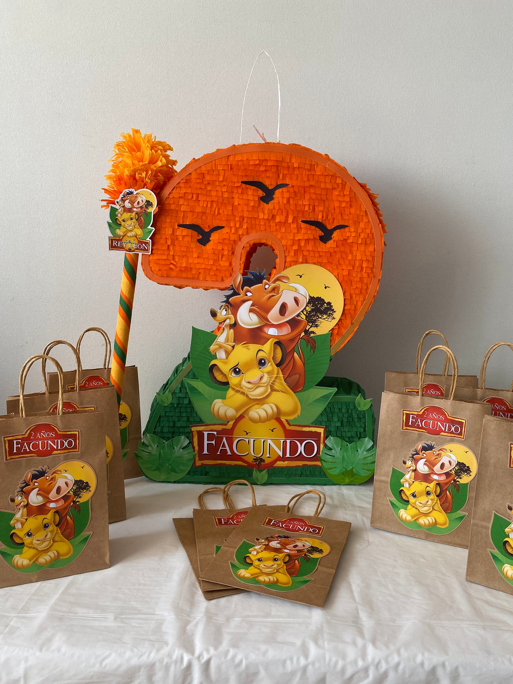 PIÑATA NÚMERO 2 EL REY LEÓN 60CM PREMIUM