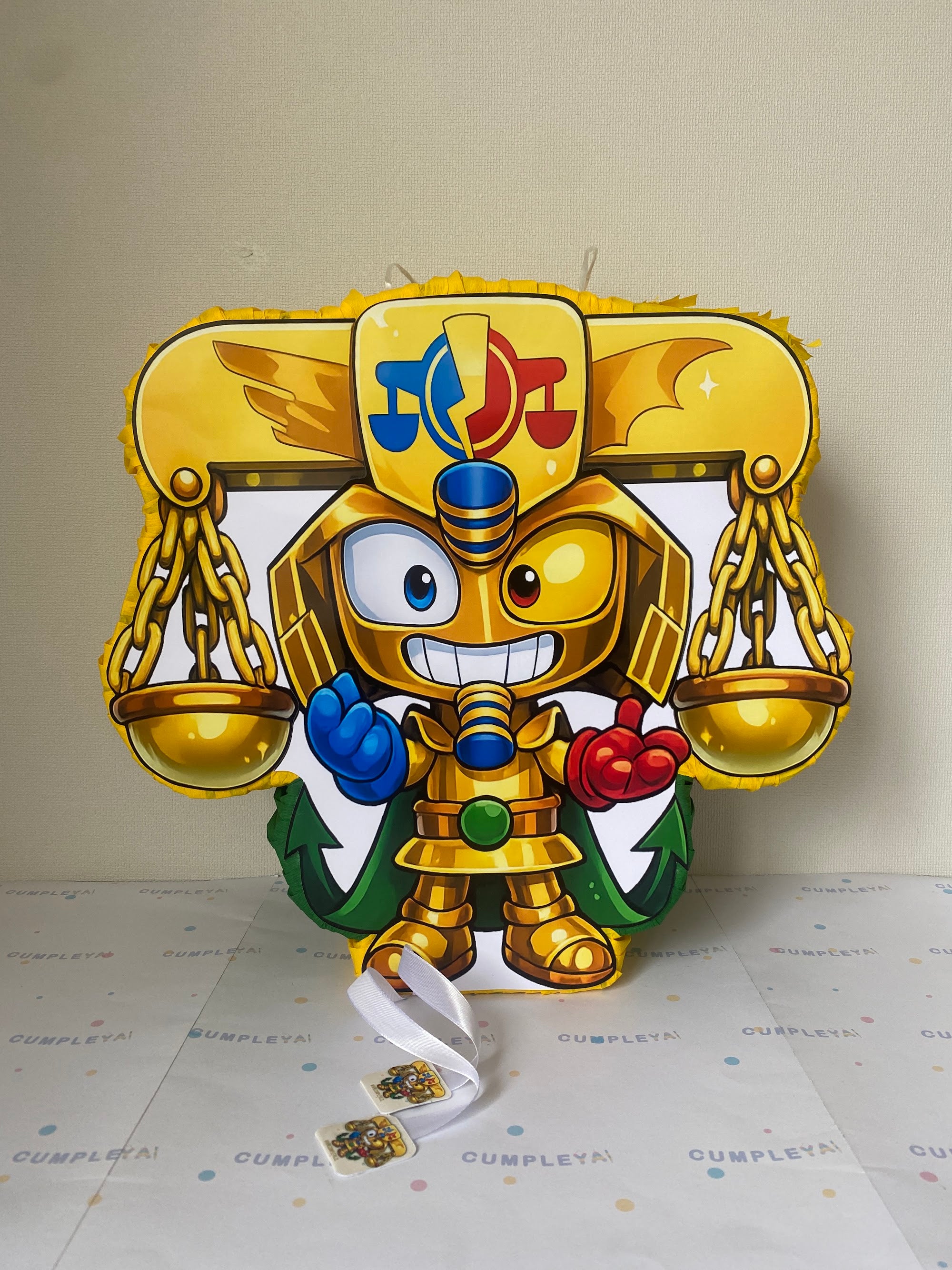PIÑATA 40 CM EQUILIBRA SUPERTHINGS