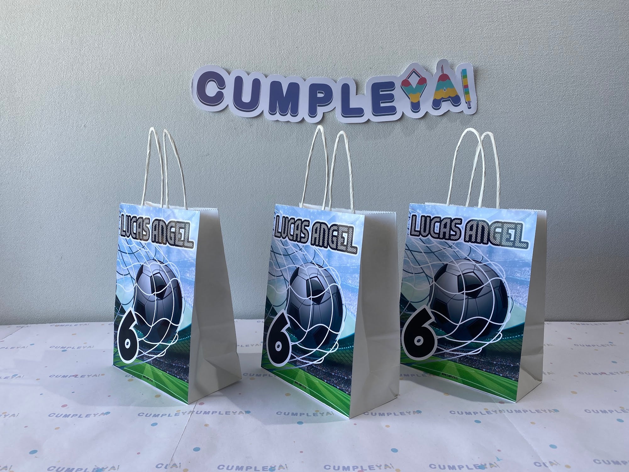 BOLSA SORPRESA 16 × 21 × 8 CM FUTBOL