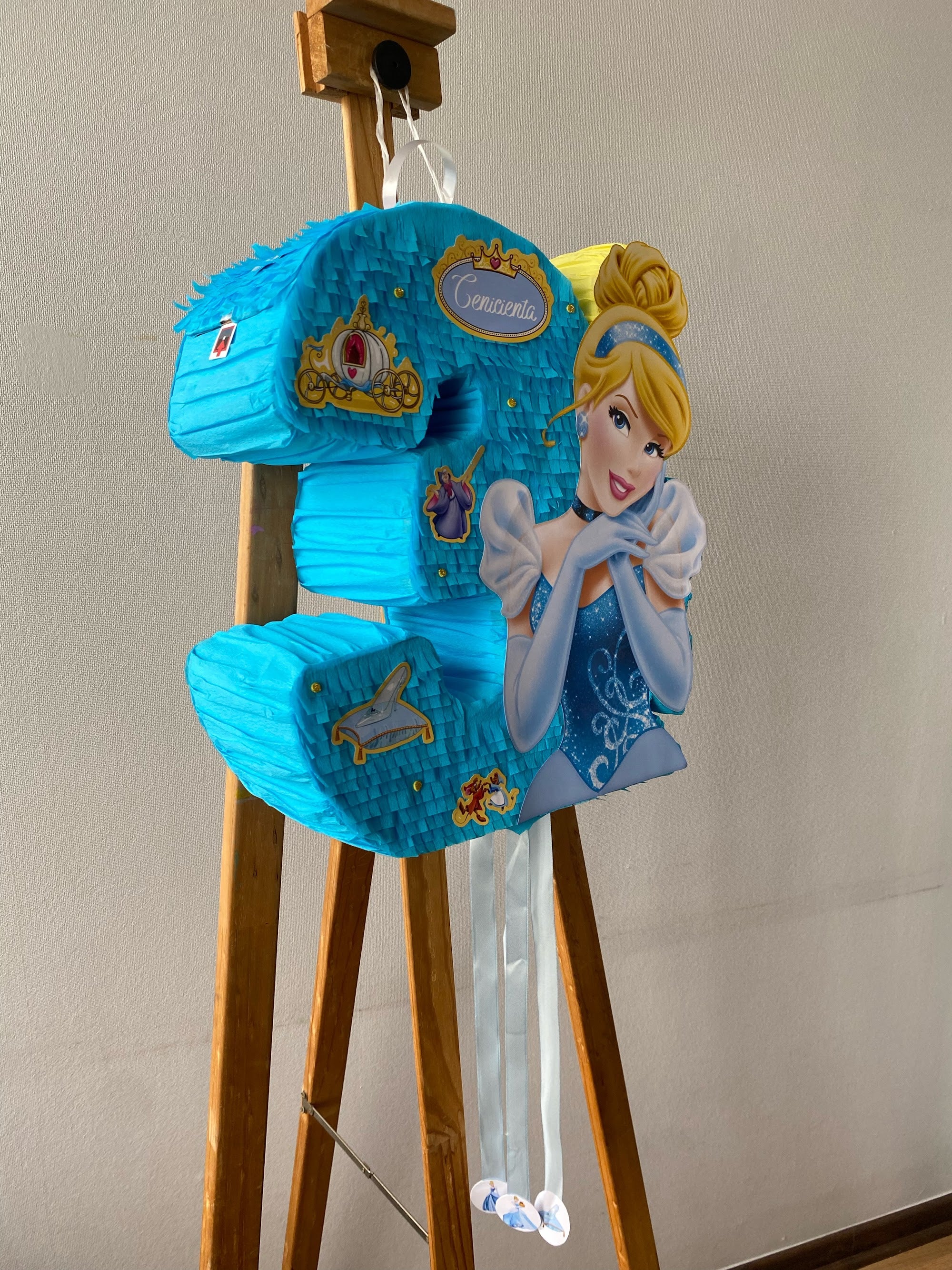 PIÑATA CENICIENTA NUMERO 3 40CM PREMIUM