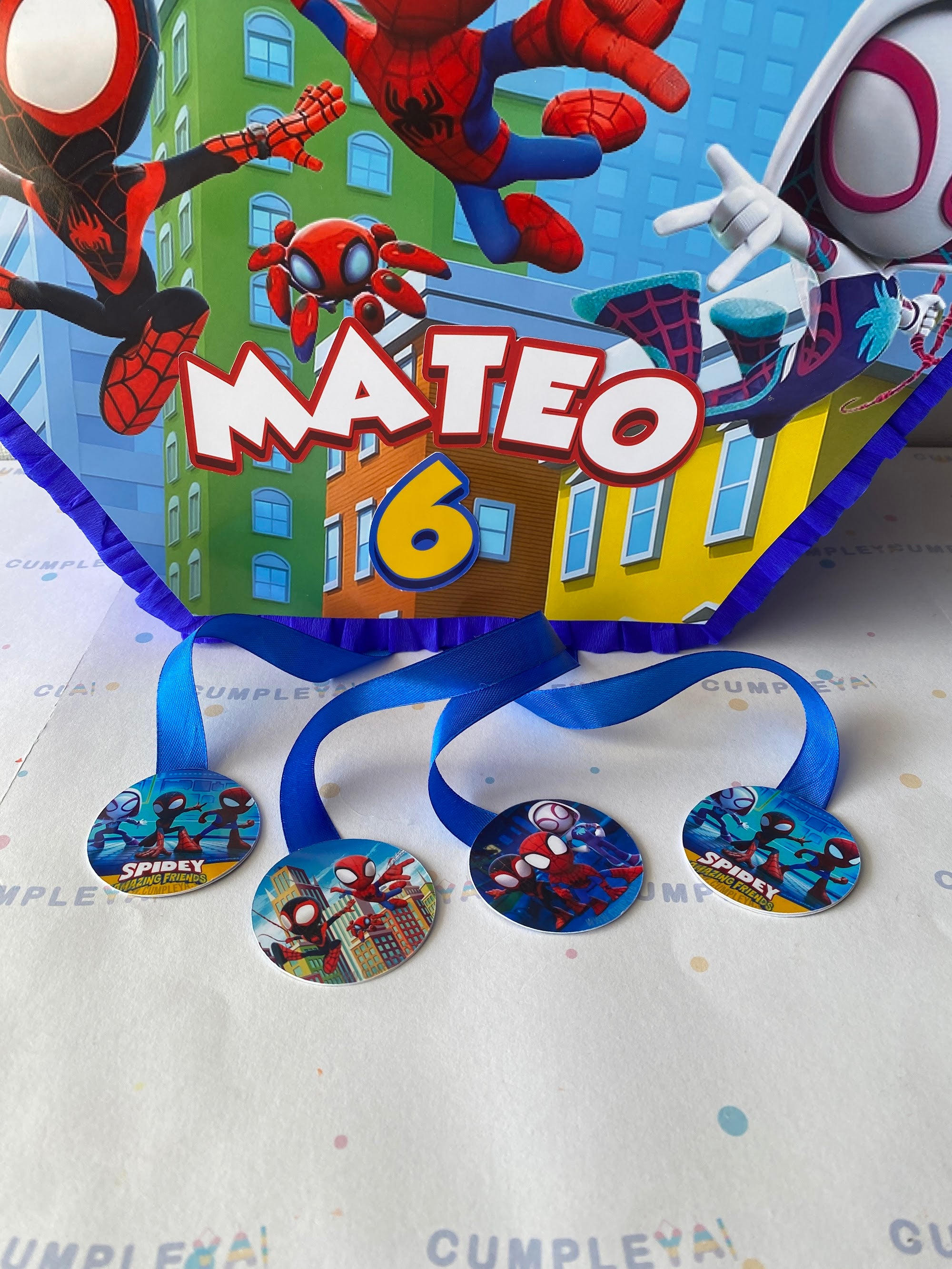PIÑATA SPIDEY Y SUS AMIGOS HEXAGONAL EXPRÉS 40CM
