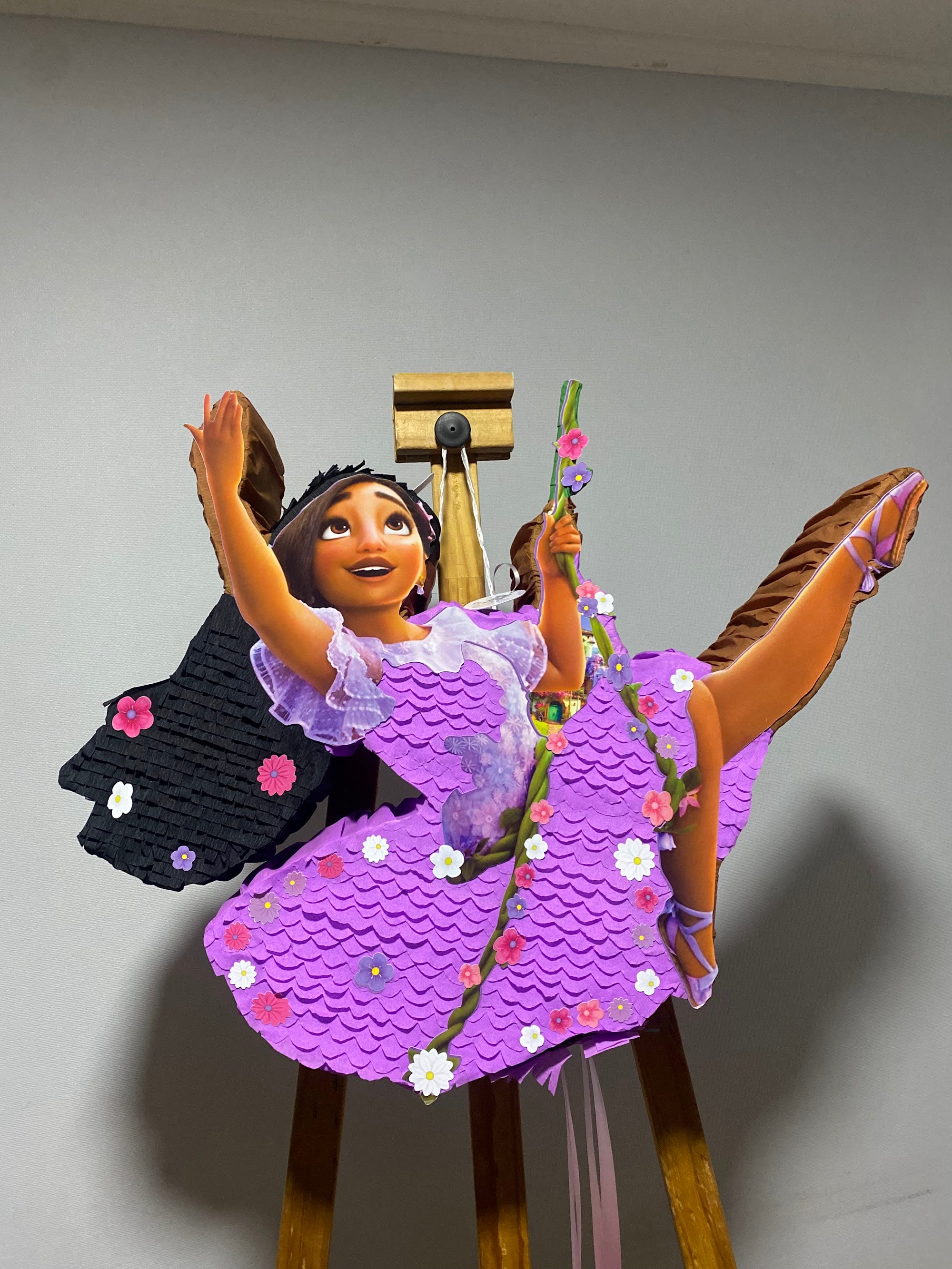 PIÑATA ISABELLA DE ENCANTO 60CM PREMIUM