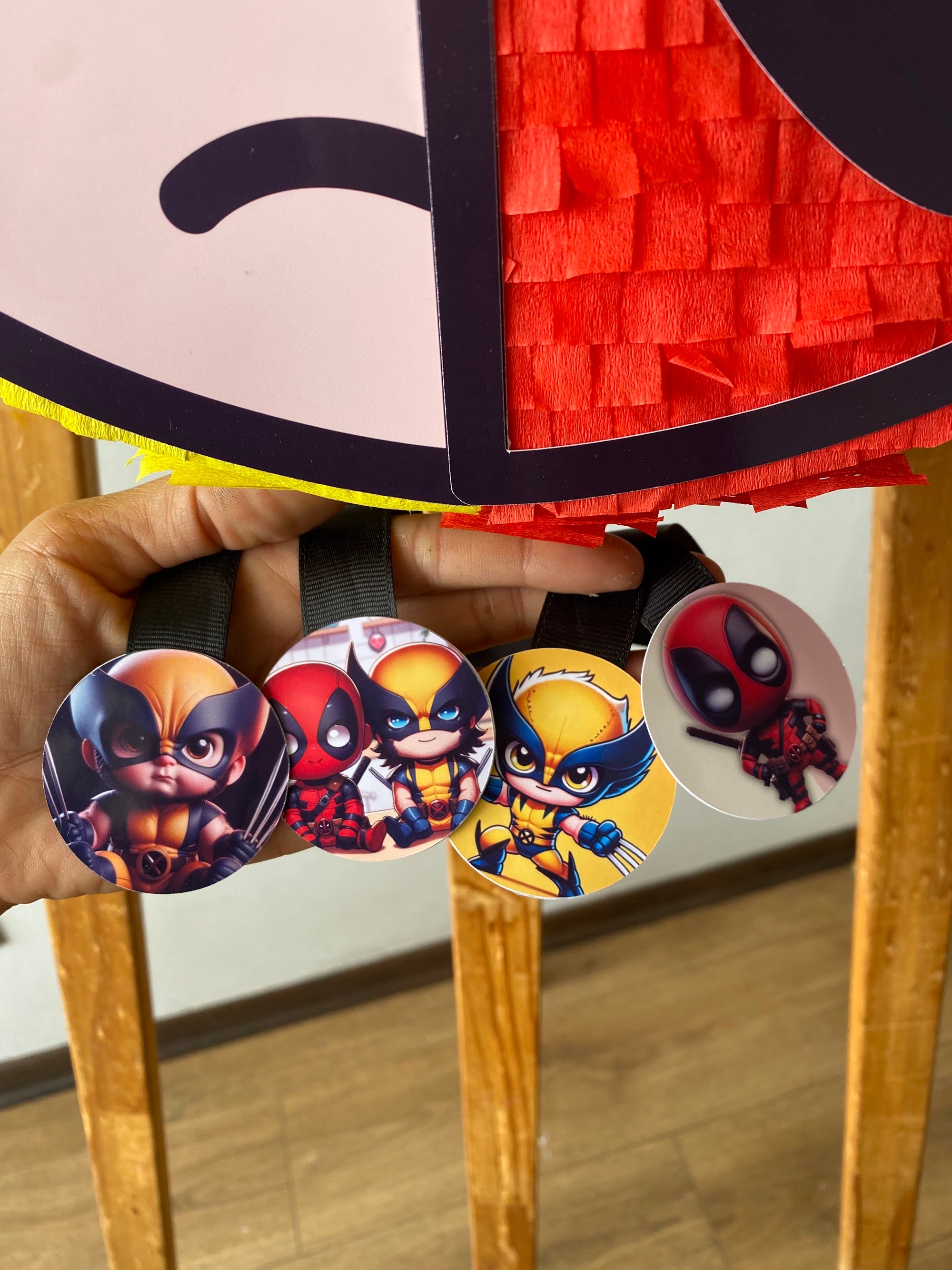 PIÑATA WOLVERINE Y DEADPOOL 40CM PREMIUM