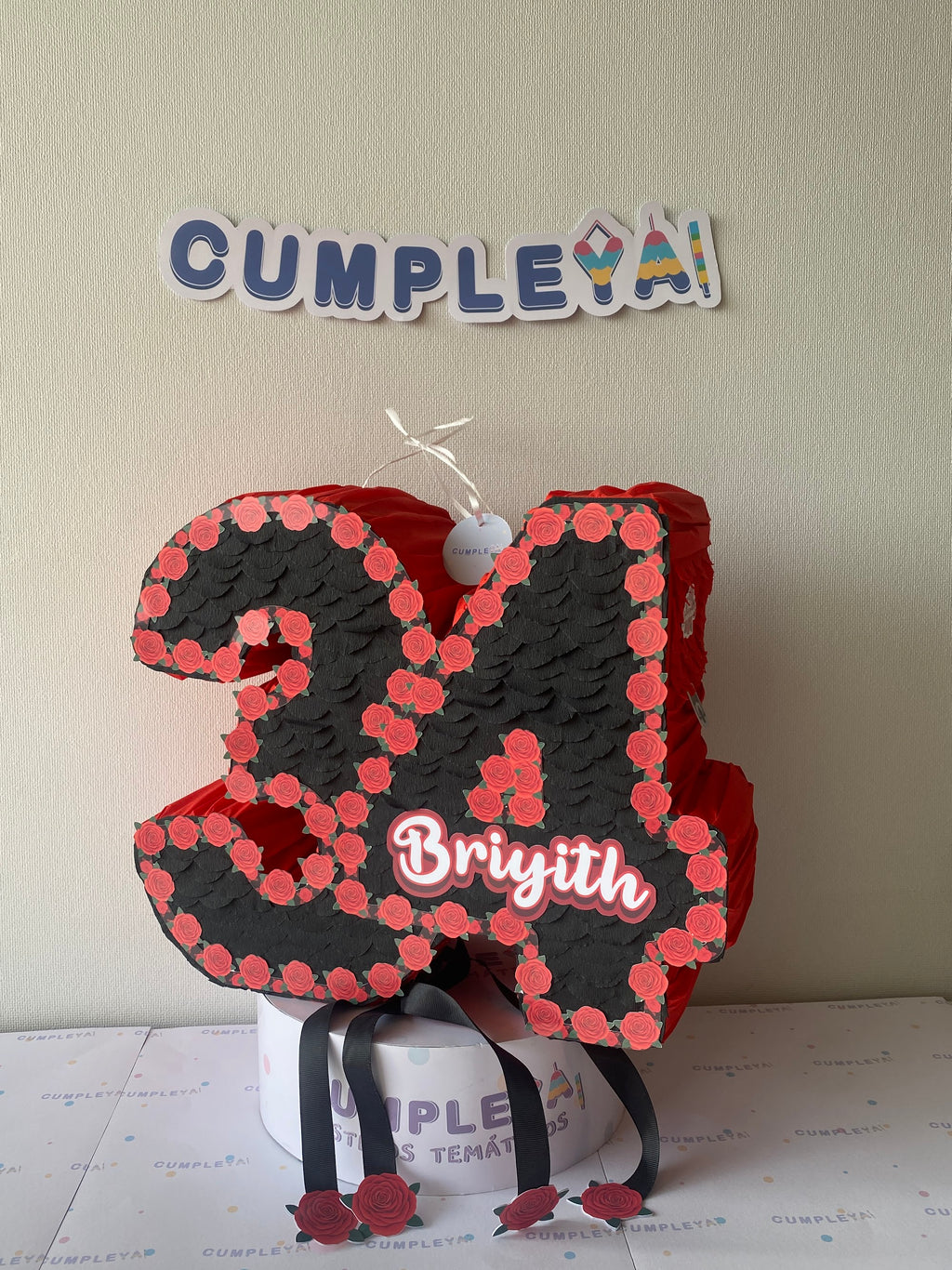 PIÑATA NUMERO 34 DE FLORES ROJO Y NEGRO 40CM PREMIUM