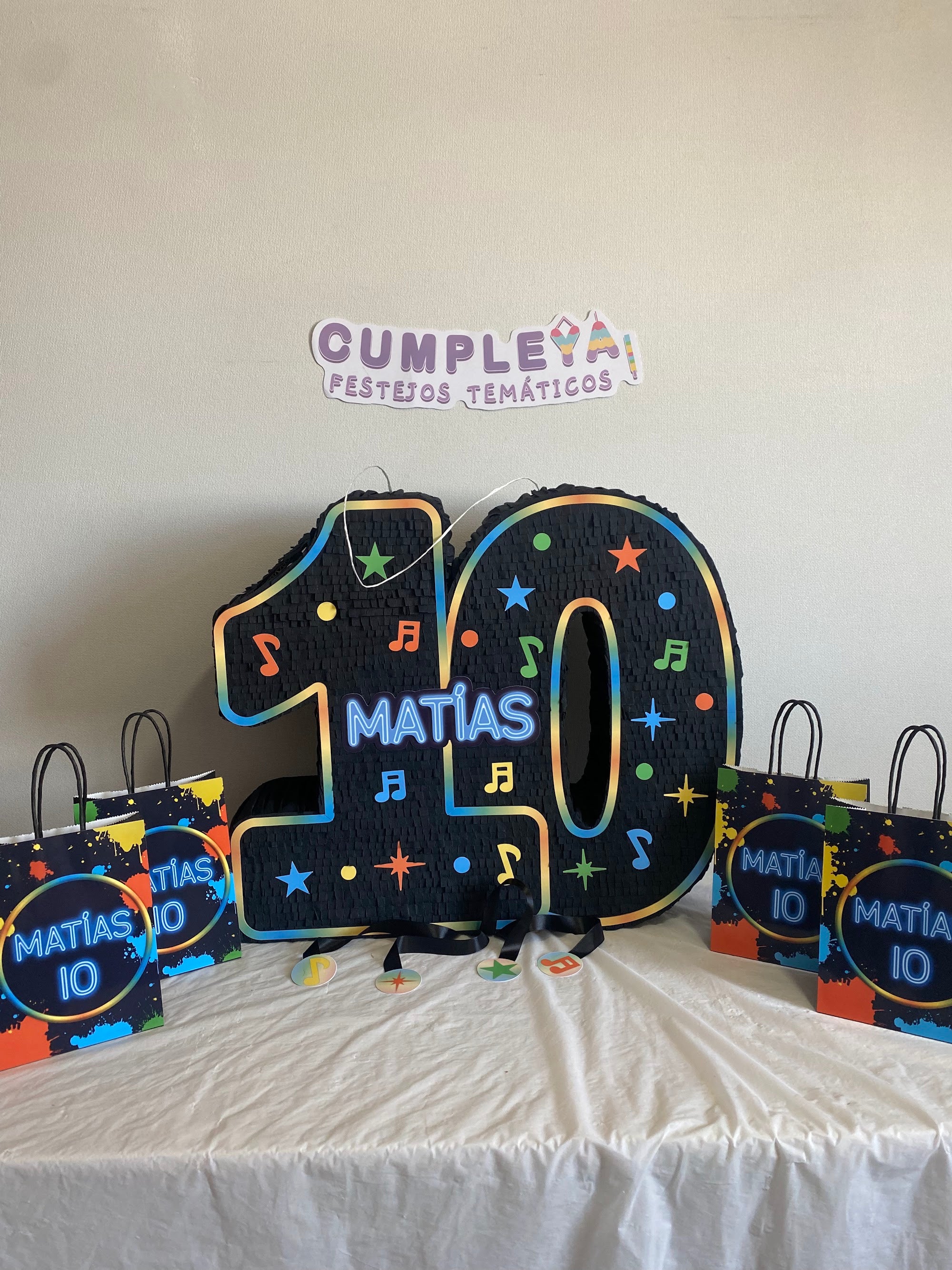 PIÑATA NUMERO 10 FLUORESCENTE 60CM PREMIUM