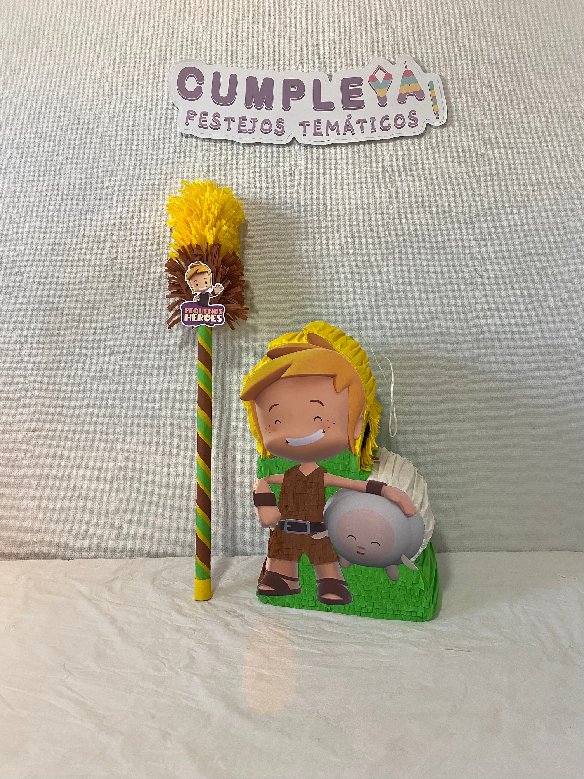 PIÑATA GUERRERO DAVID 40CM PREMIUM