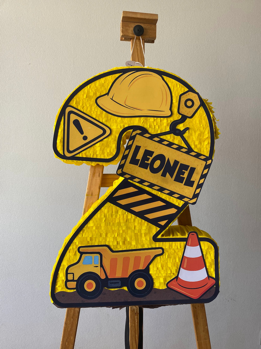 PIÑATA NUMERO 2 CAMION DE CONSTRUCCION 60CM PREMIUM