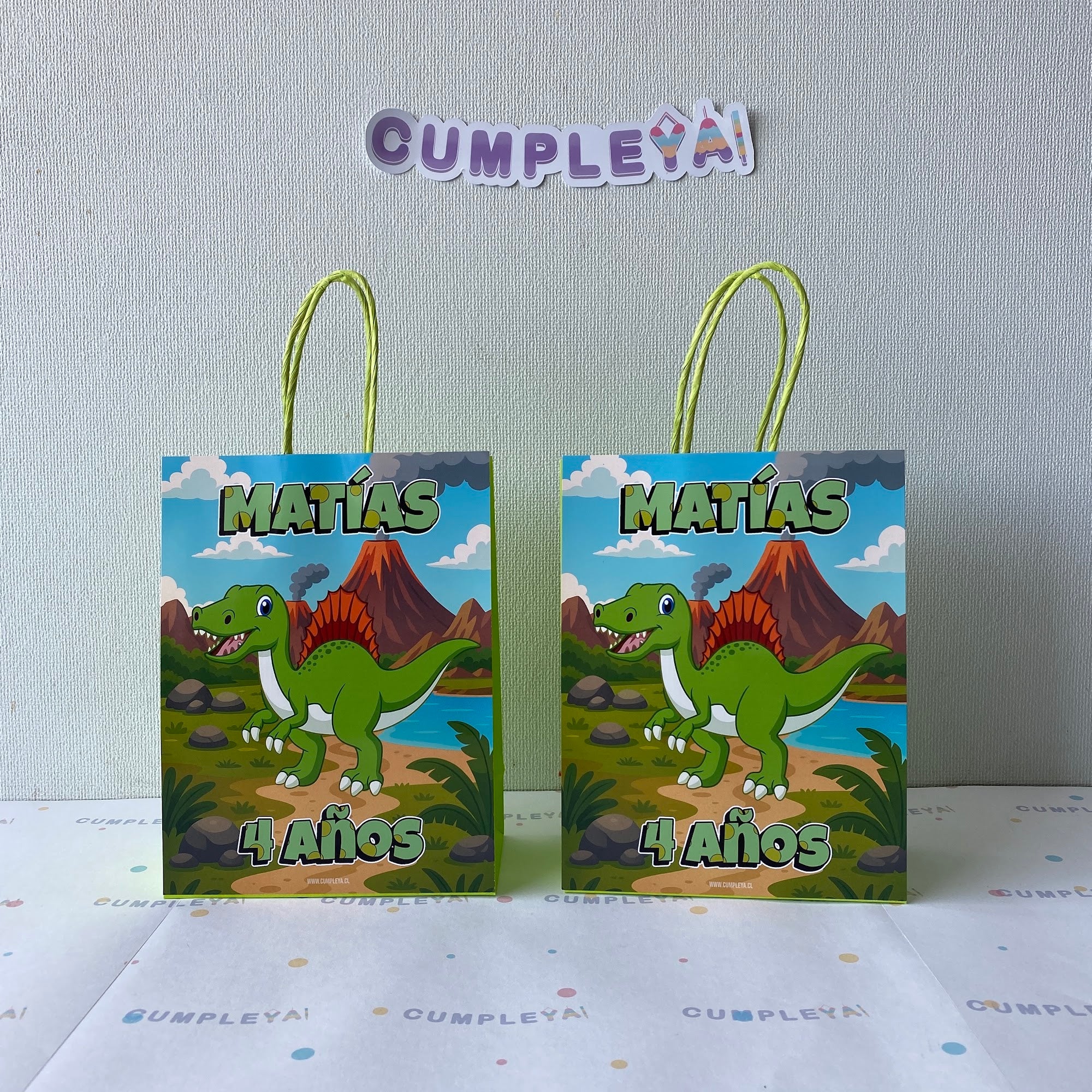 BOLSA SORPRESA 16 × 21 × 8 CM DINOSAURIO