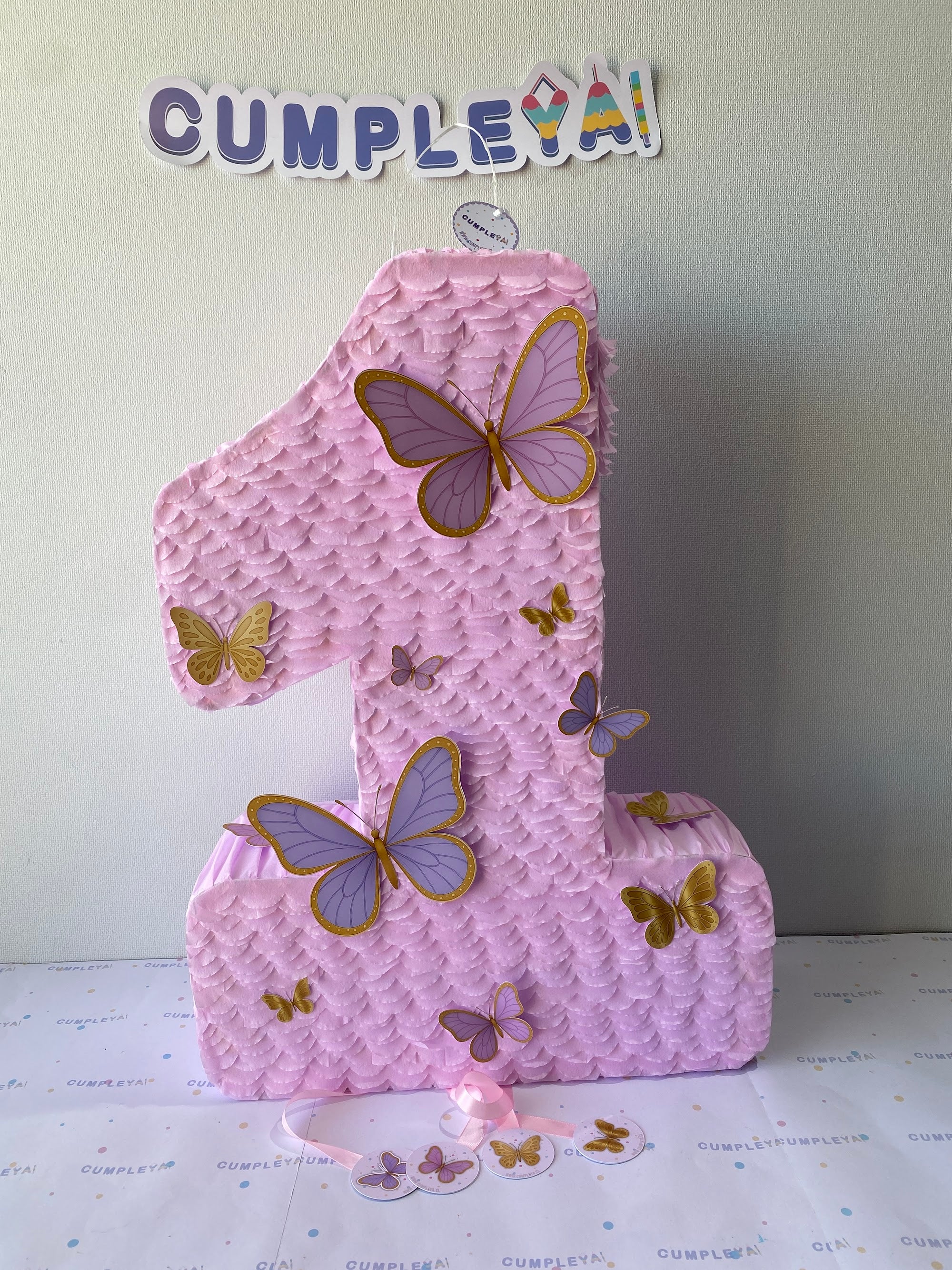 PIÑATA NUMERO 1 CON MARIPOSAS 60CM PREMIUM