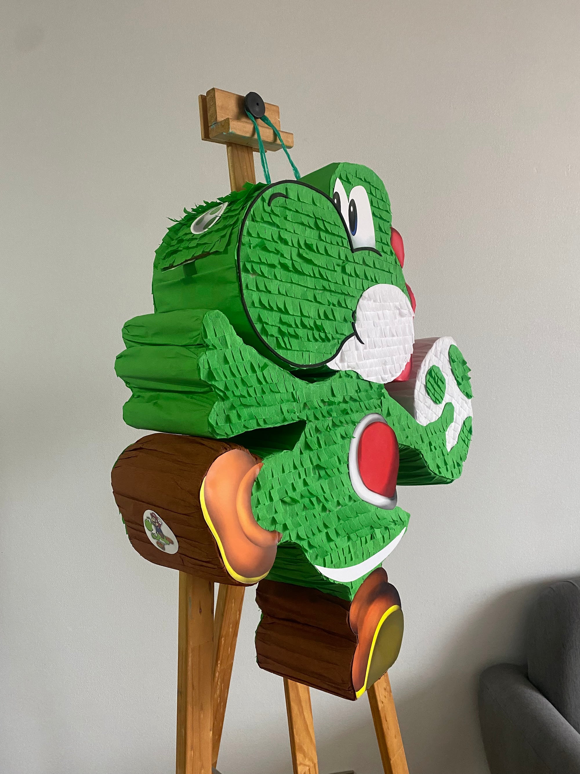 PIÑATA YOSHI (CUERPO ENTERO DE ESPALDA) 60CM PREMIUM