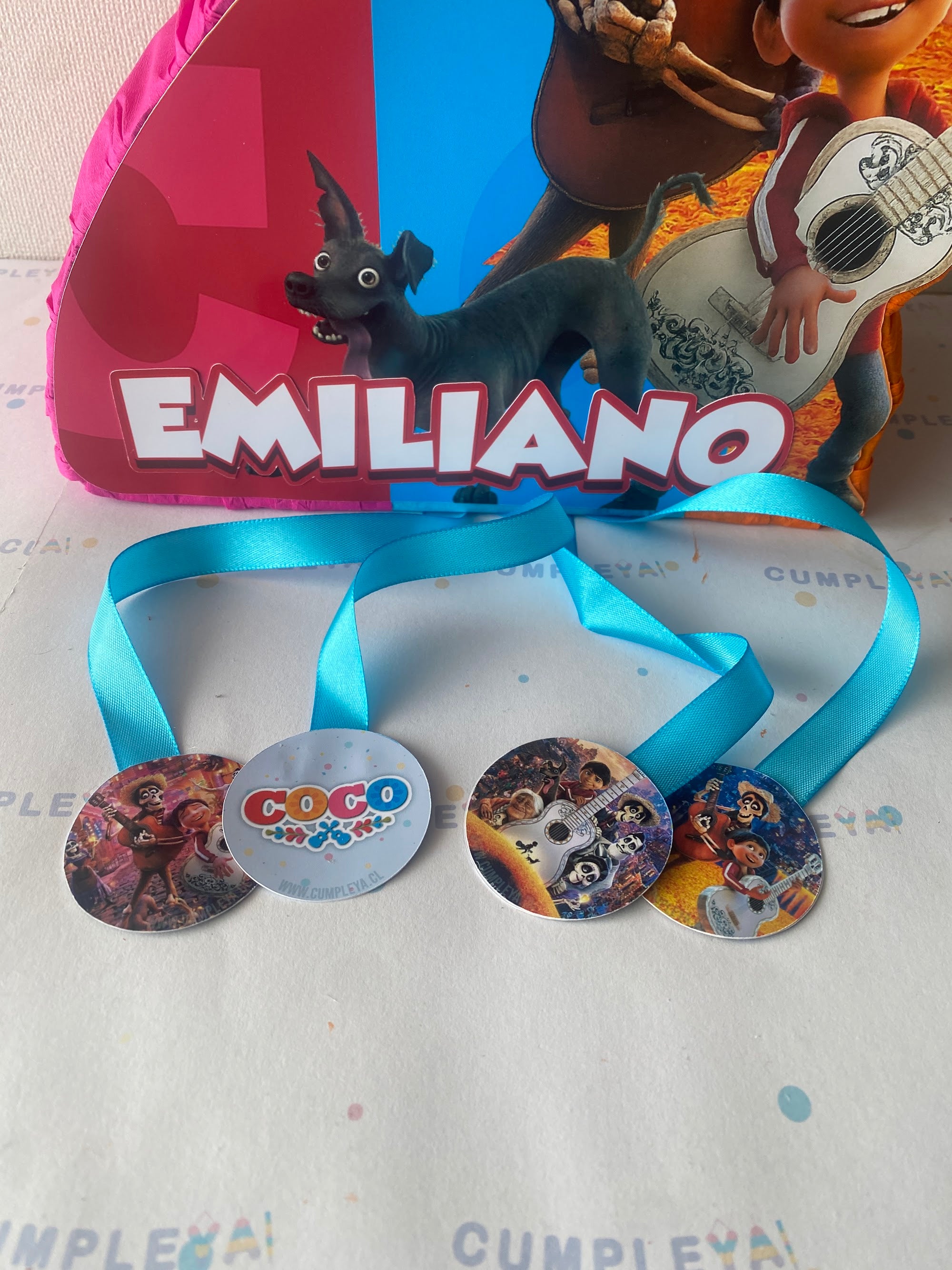 PIÑATA NUMERO 2 MIGUEL CON SU GUITARRA 40CM PREMIUM