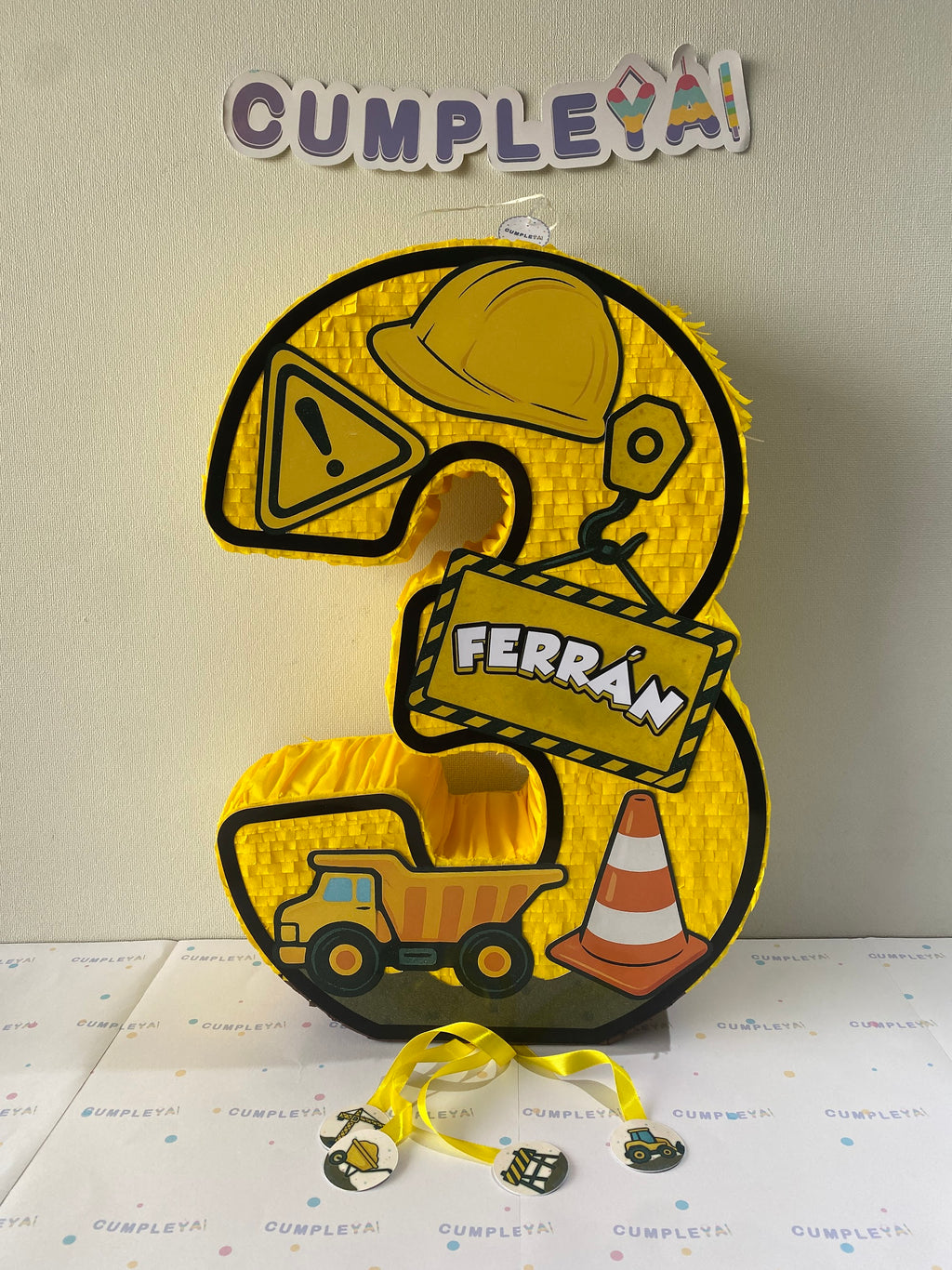 PIÑATA NUMERO 3 CAMIONES DE CONSTRUCCIÓN 60CM PREMIUM