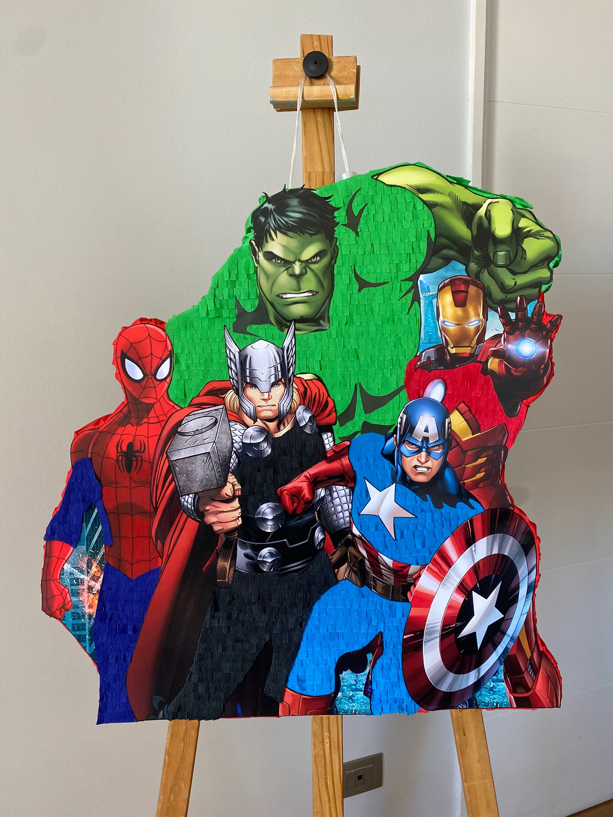 PIÑATA 5 VENGADORES (THOR, HULK, CAPITAN AMERICA, IRON MAN, SPIDER-MAN) 60CM PREMIUM