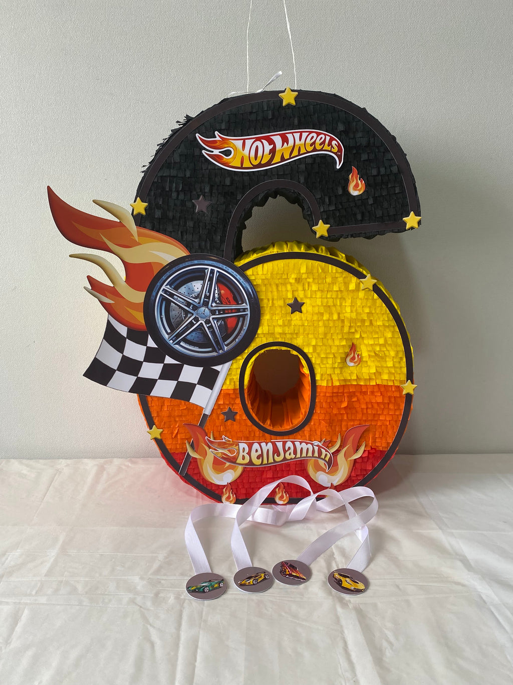 PIÑATA NÚMERO 6 HOT WHEELS 60CM PREMIUM