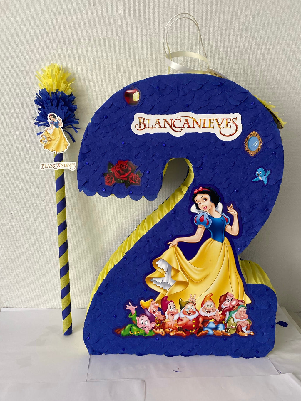 PIÑATA NÚMERO 2 BLANCA NIEVES 60CM PREMIUM