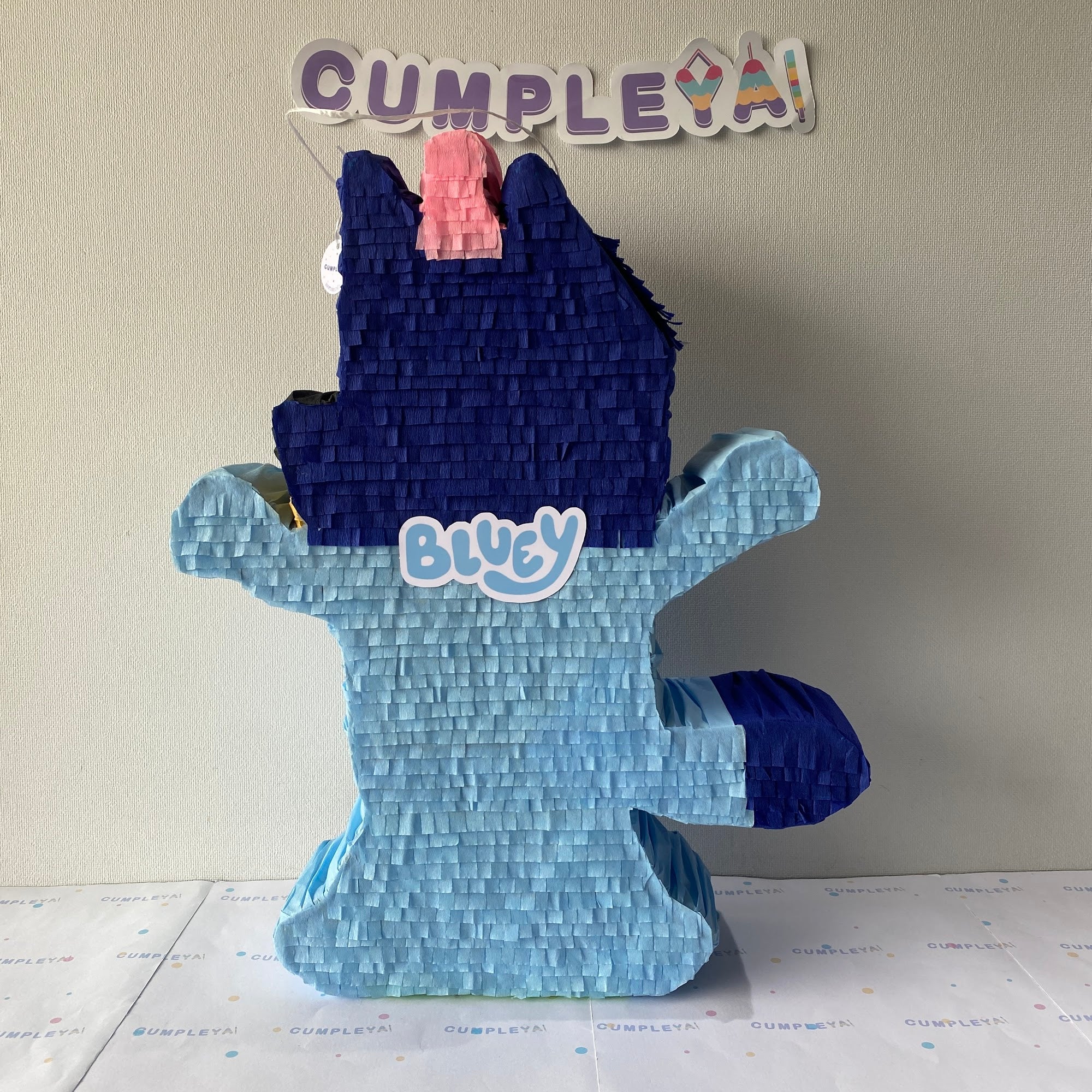 PIÑATA BLUEY CON GORRITO 60CM PREMIUM