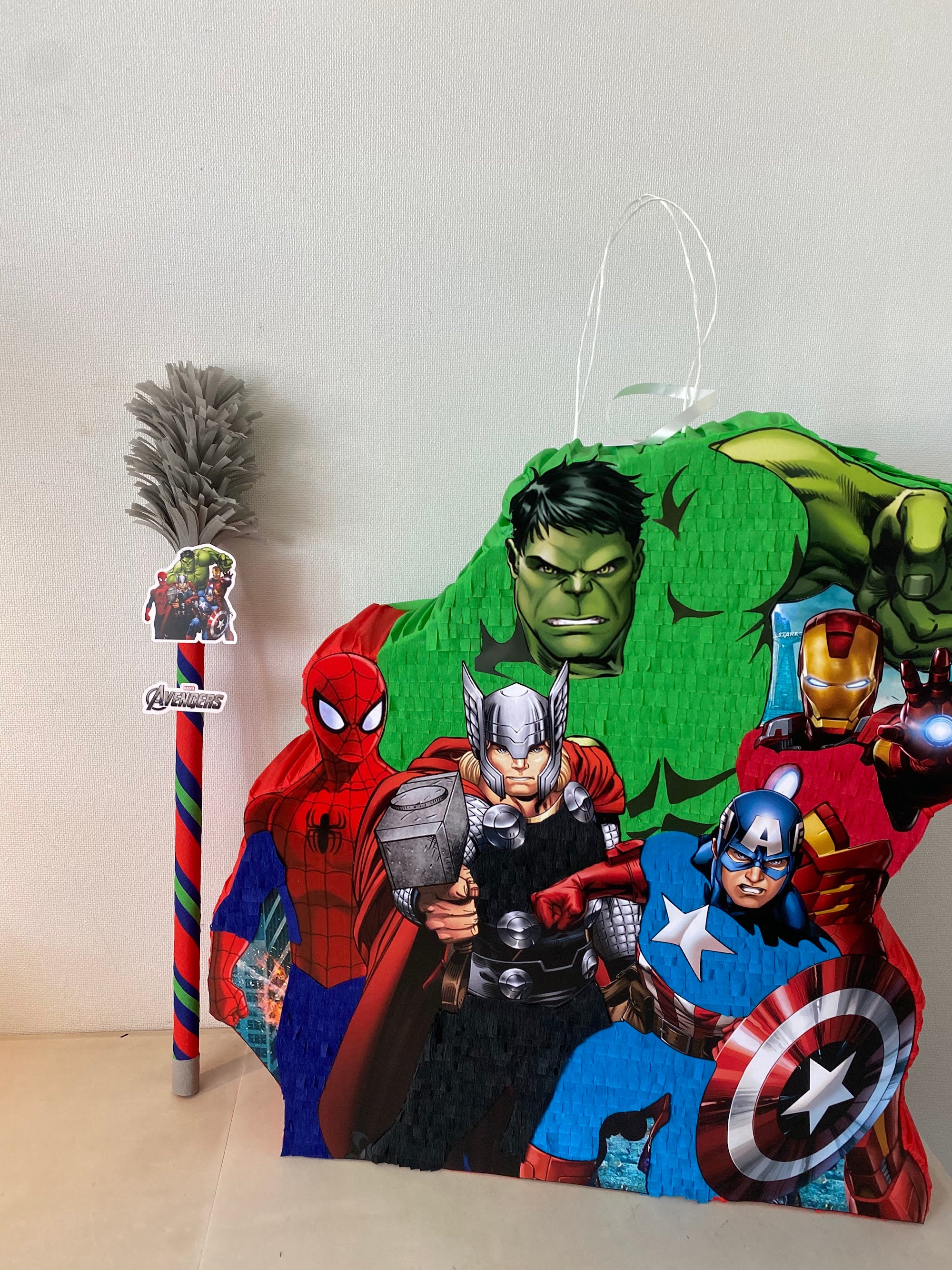 PIÑATA 5 VENGADORES (THOR, HULK, CAPITAN AMERICA, IRON MAN, SPIDER-MAN) 60CM PREMIUM