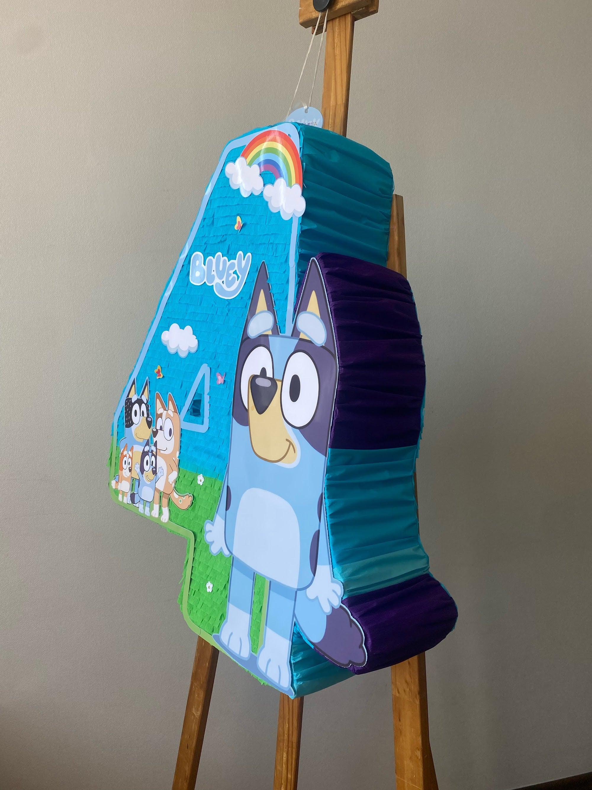 PIÑATA NÚMERO 4 DE BLUEY 60CM PREMIUM