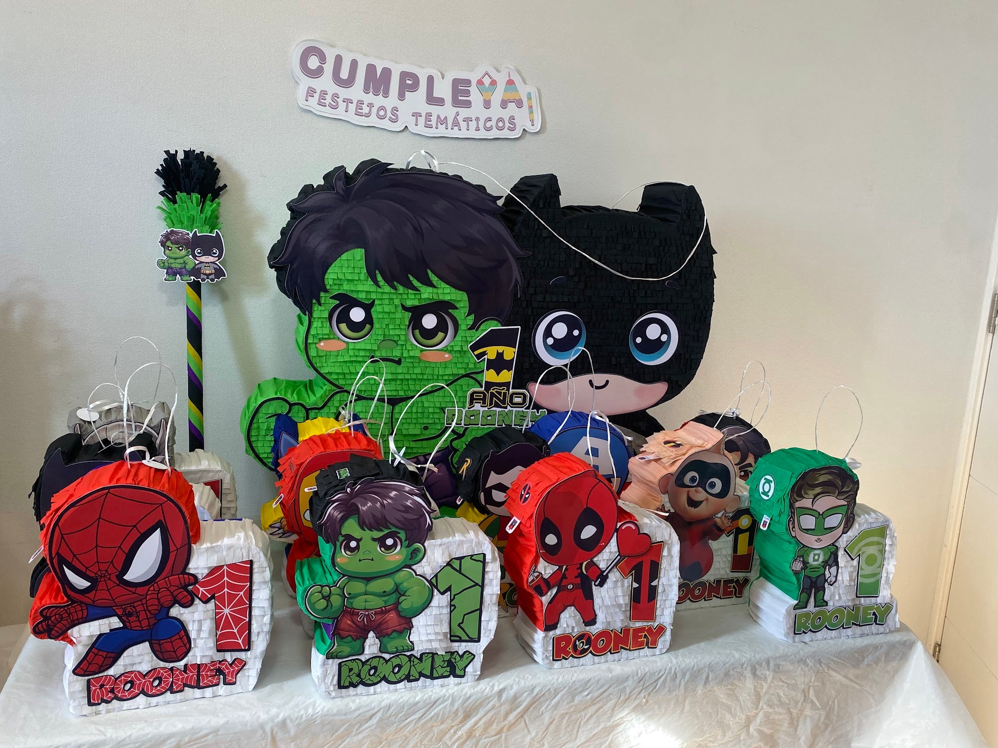 PIÑATA HULK Y BATMAN 60CM PREMIUM