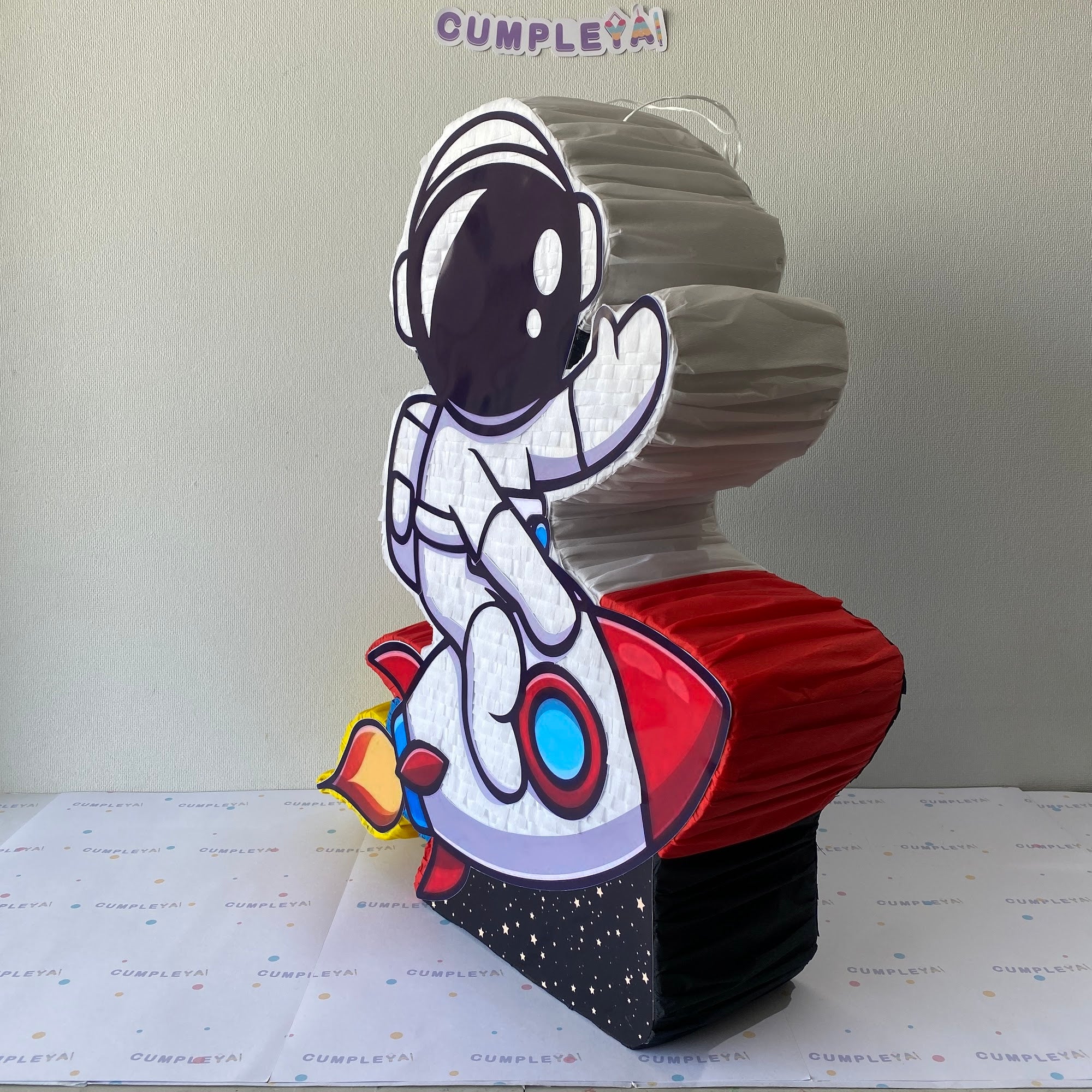 PIÑATA ASTRONAUTA CON COHETE 60CM PREMIUM