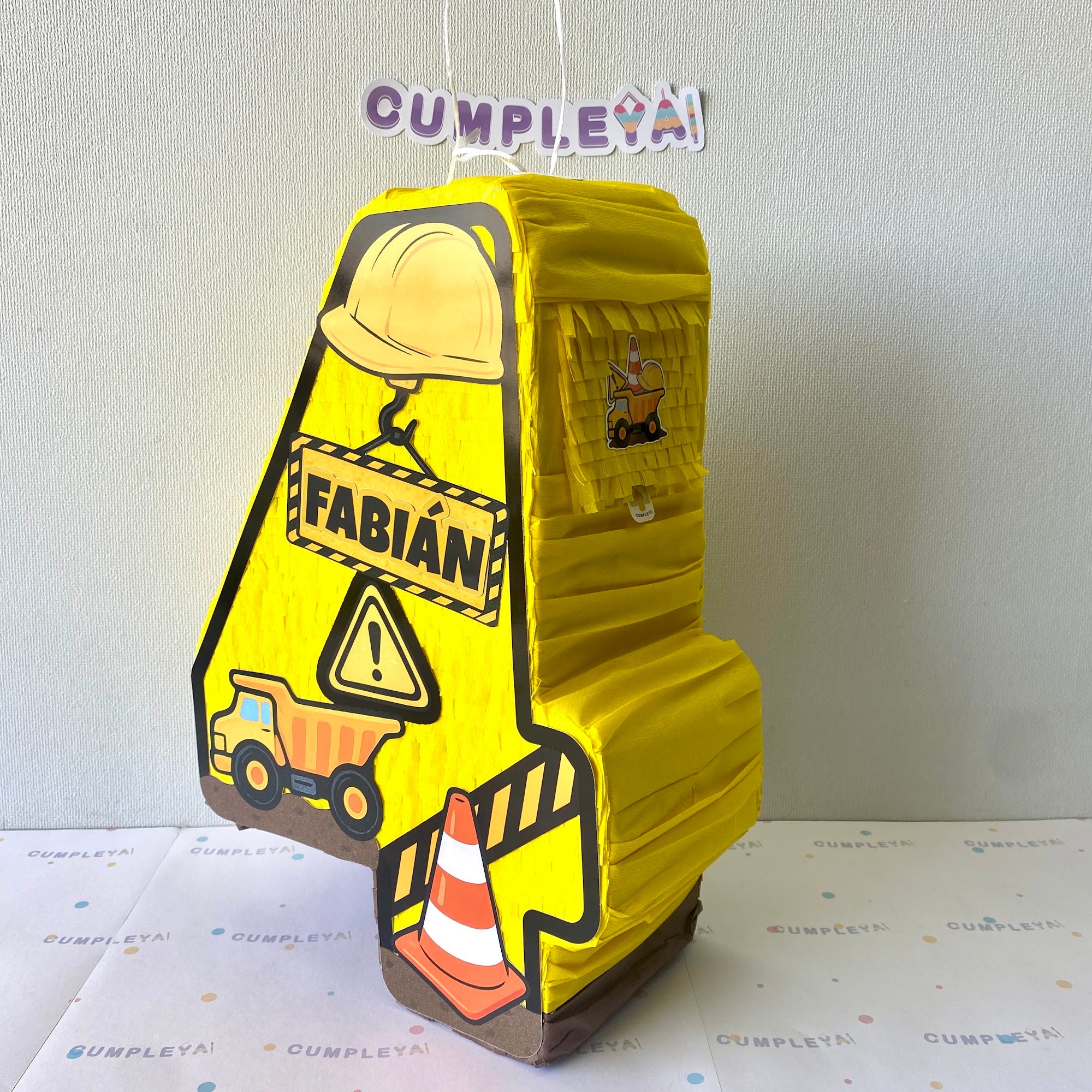 PIÑATA NUMERO 4 CAMION DE CONSTRUCION 40CM PREMIUM