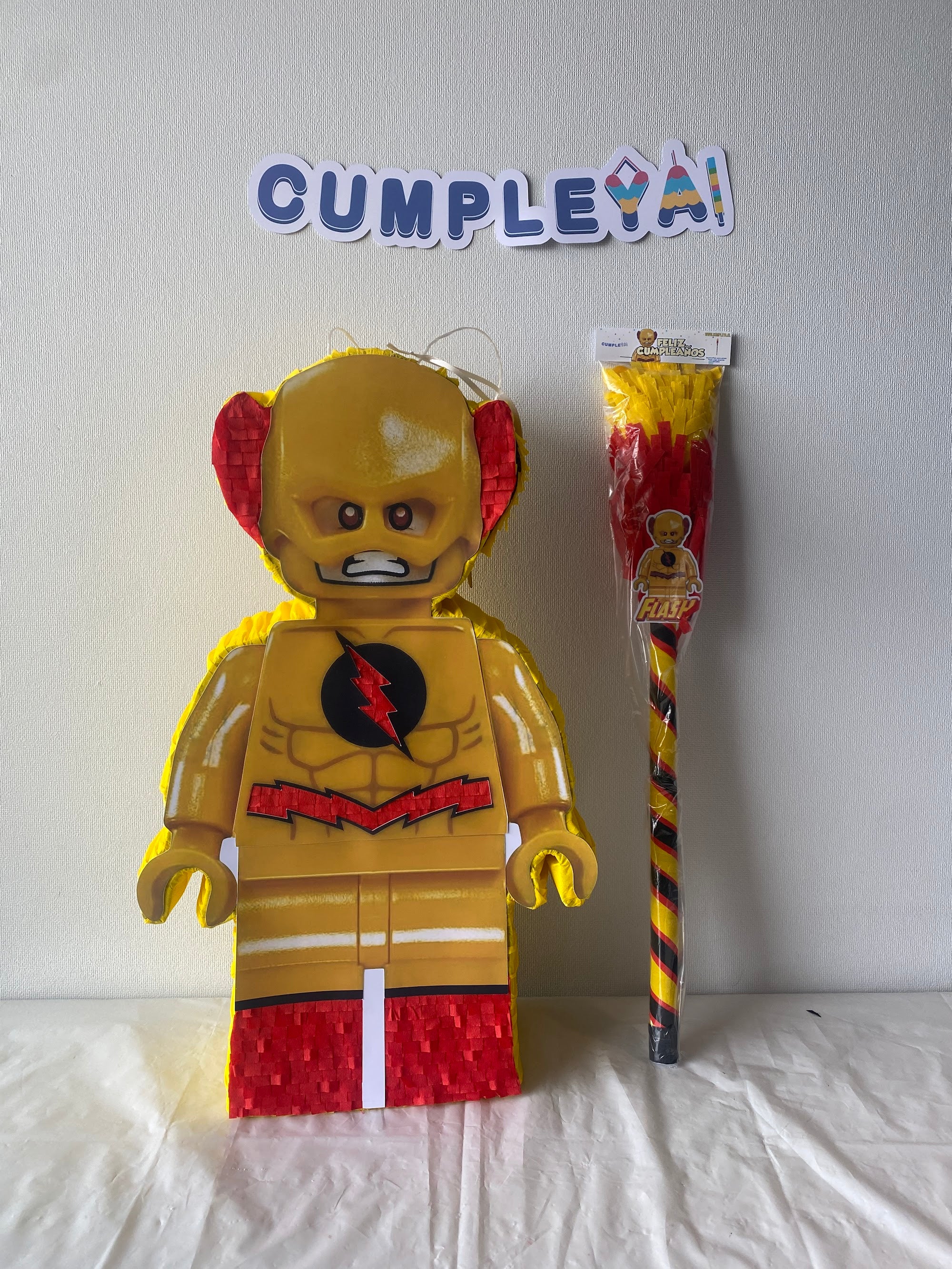 PIÑATA FLASH LEGO AMARIILO 60CM PREMIUM