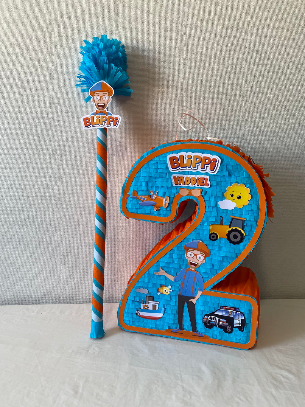 PIÑATA NUMERO 2 BLIPPI 40CM PREMIUM