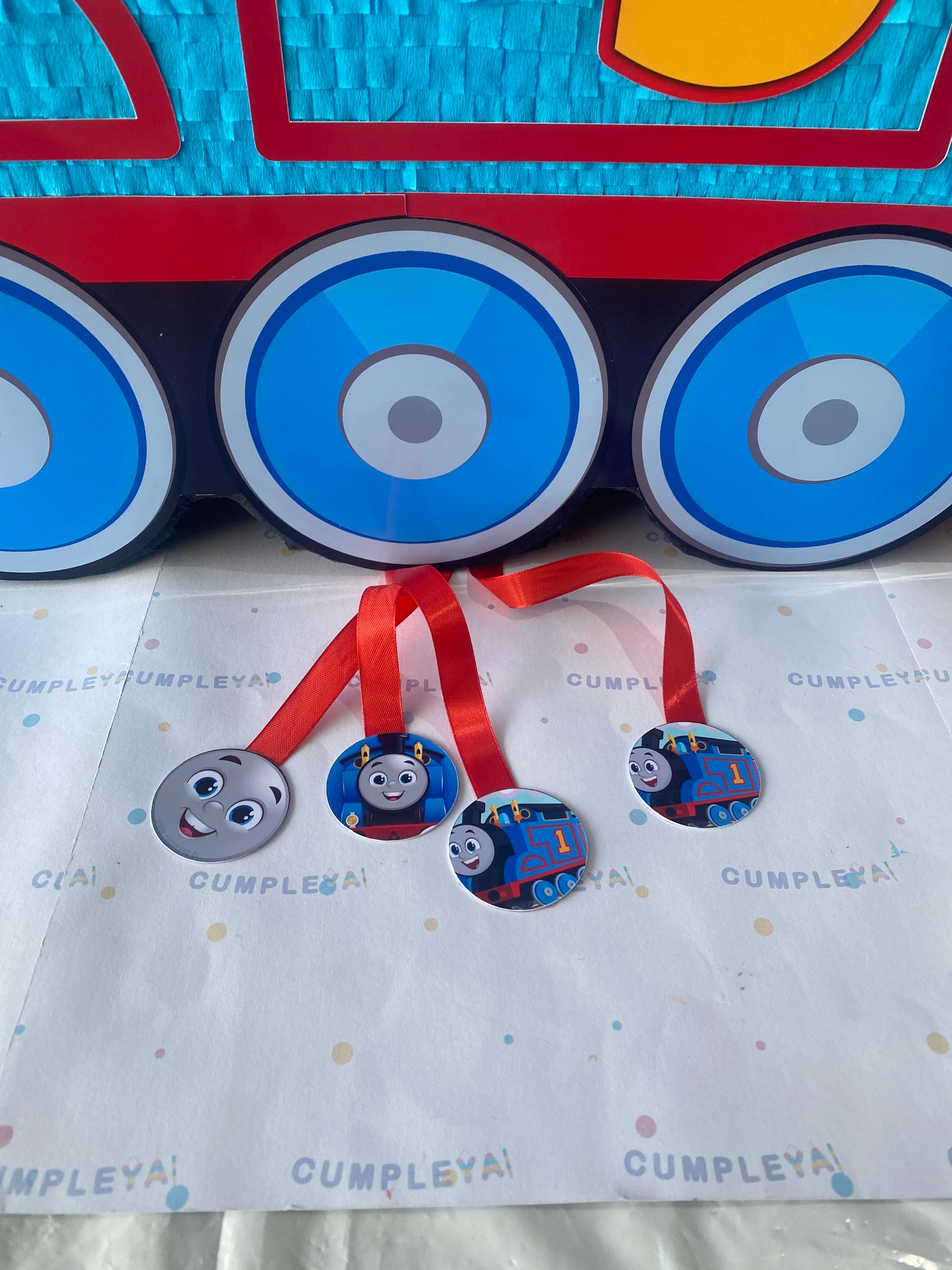 PIÑATA THOMAS EL TREN 60CM PREMIUM