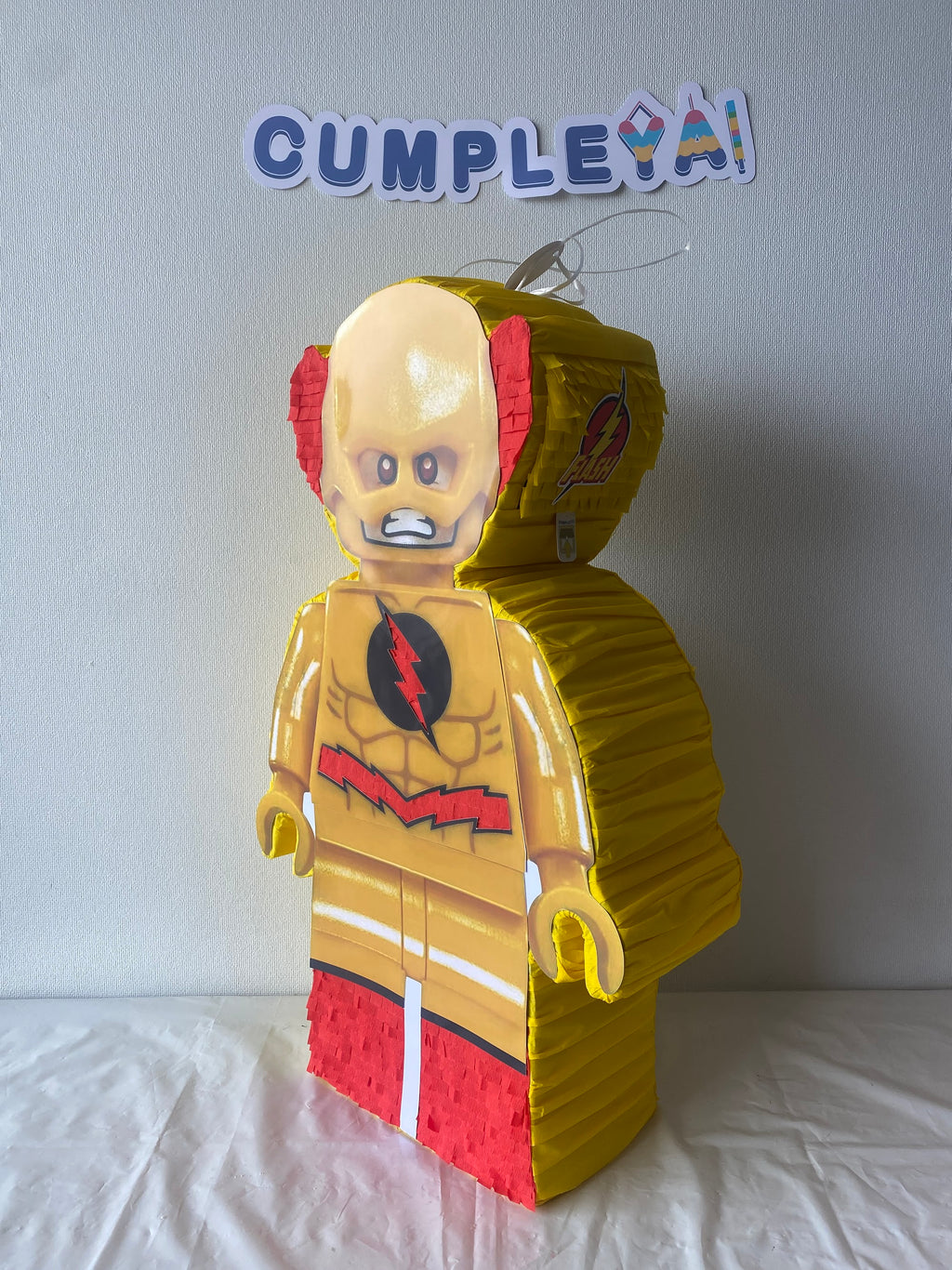 PIÑATA FLASH LEGO AMARIILO 60CM PREMIUM