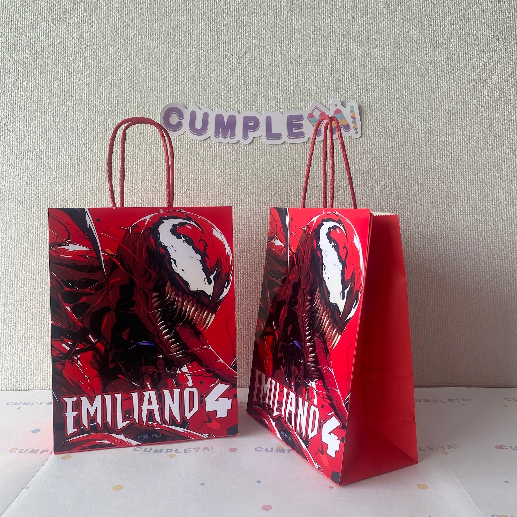 BOLSA SORPRESA 16 × 21 × 8 CM VENOM ROJO